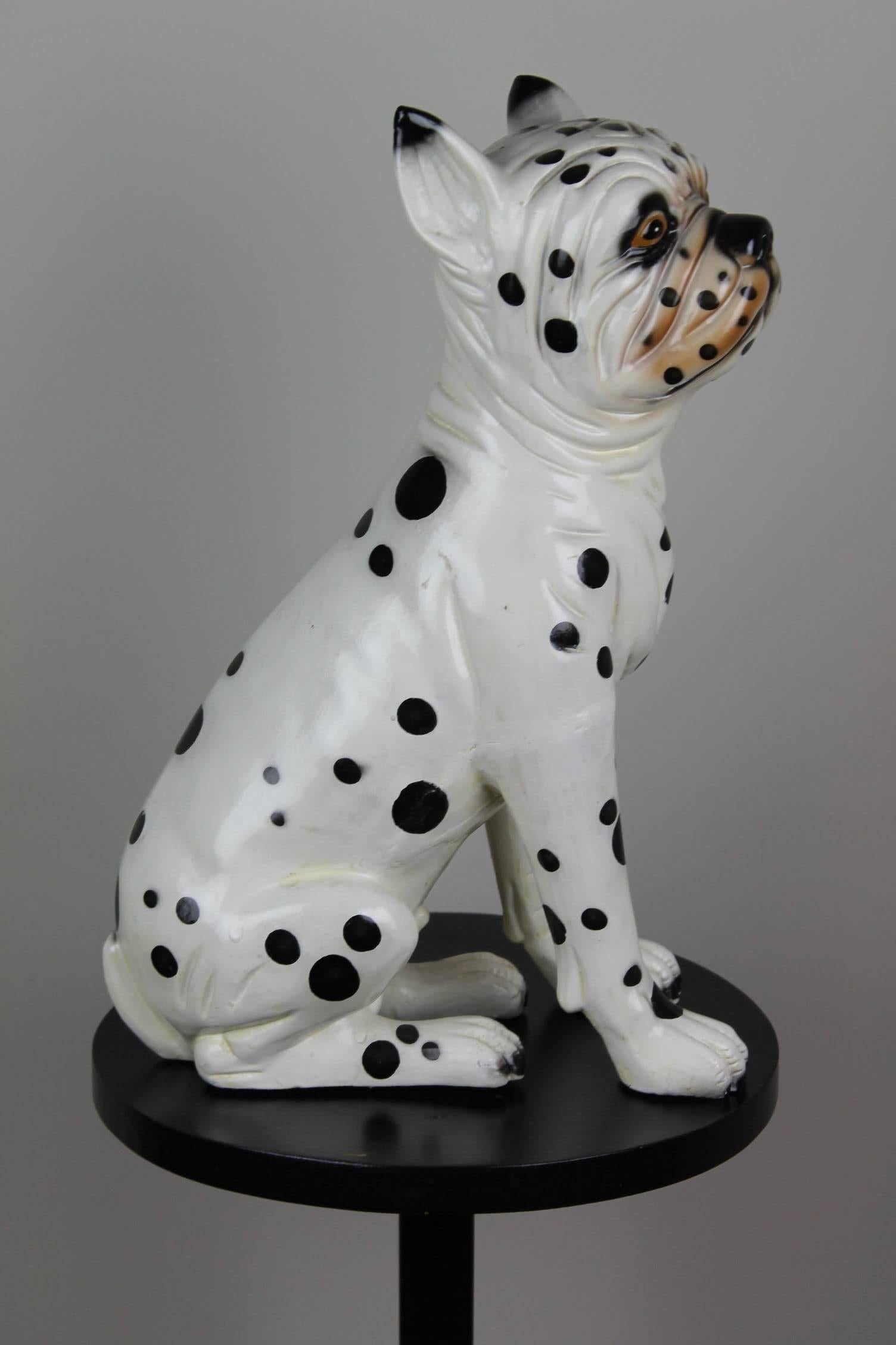 Handbemalte Hundeskulptur aus Keramik, Dalmatinischer Bulldogge, 1960er Jahre (Europäisch) im Angebot