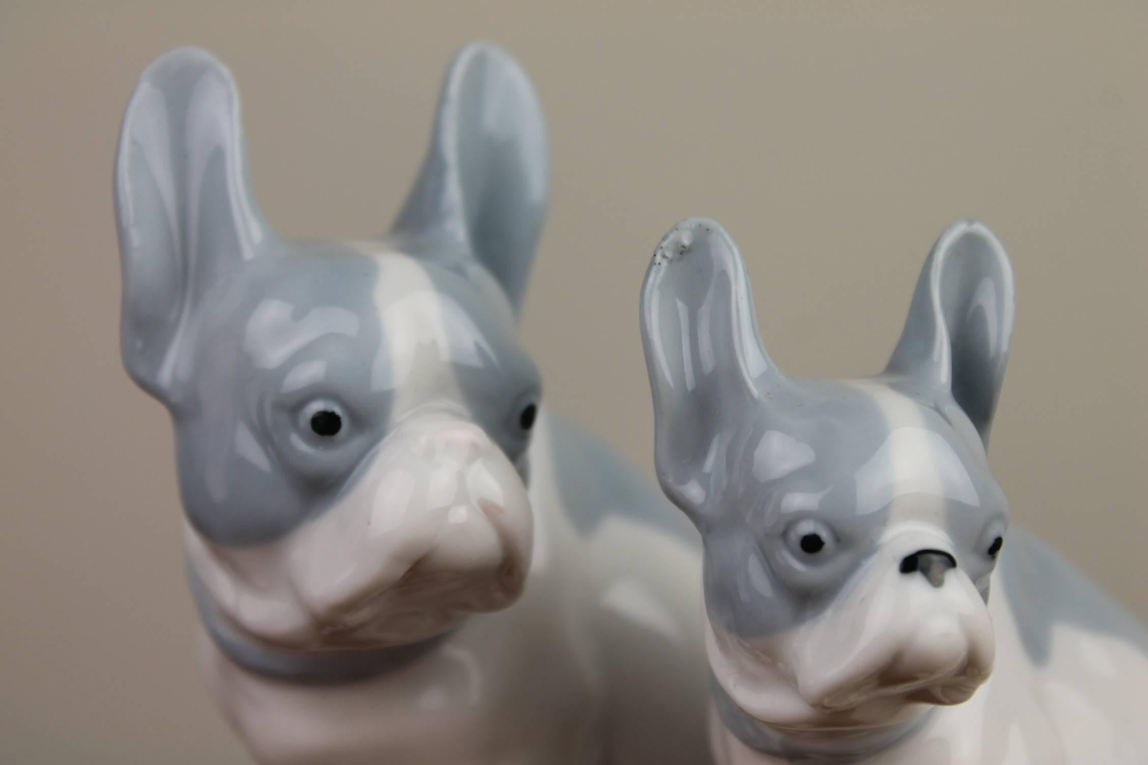 Lovely vintage bullies, bully, bulldogs in very special blue and white coloring.
1950s German Porcelain French Bulldog Figures.
Both numbered - Designer unknown.
They have small imperfections in the porcelain.
Priced as a couple and only for