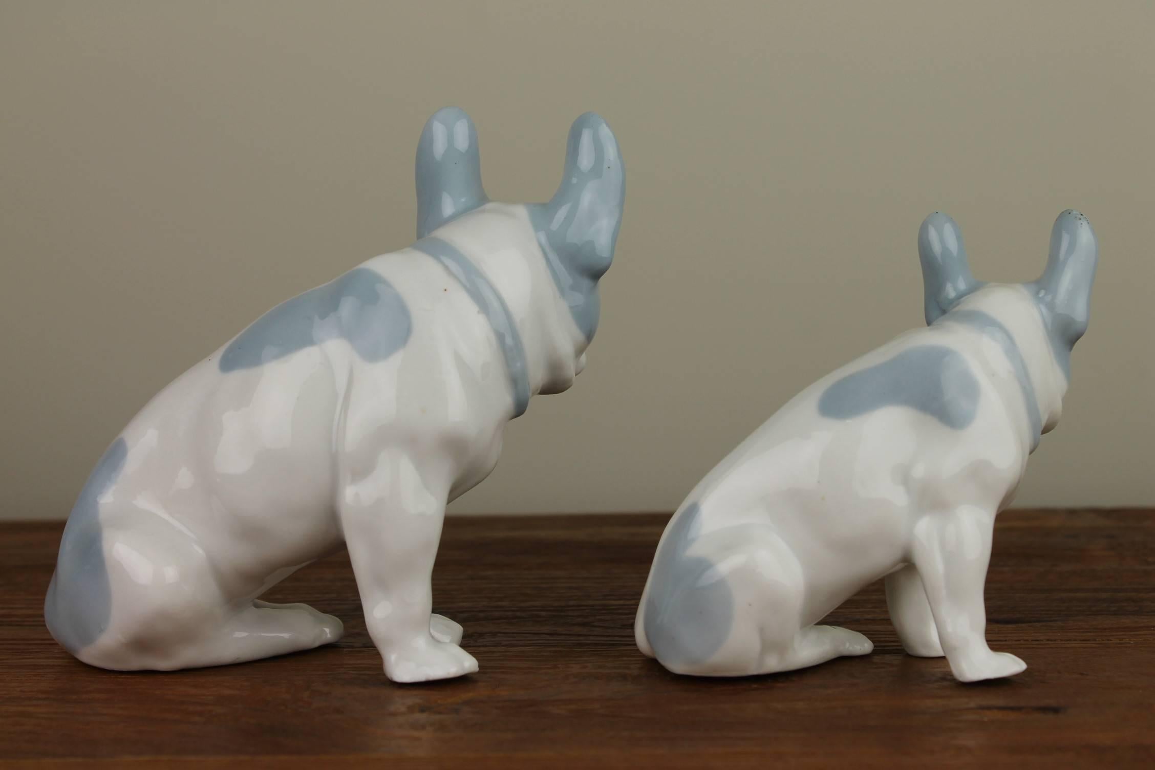 Pair of German Blue and White Porcelain French Bulldog Figurines In Good Condition In Antwerp, BE