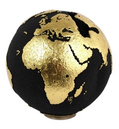Classic Globe with Volcanic Sand and Gold Finishing, 20cm
