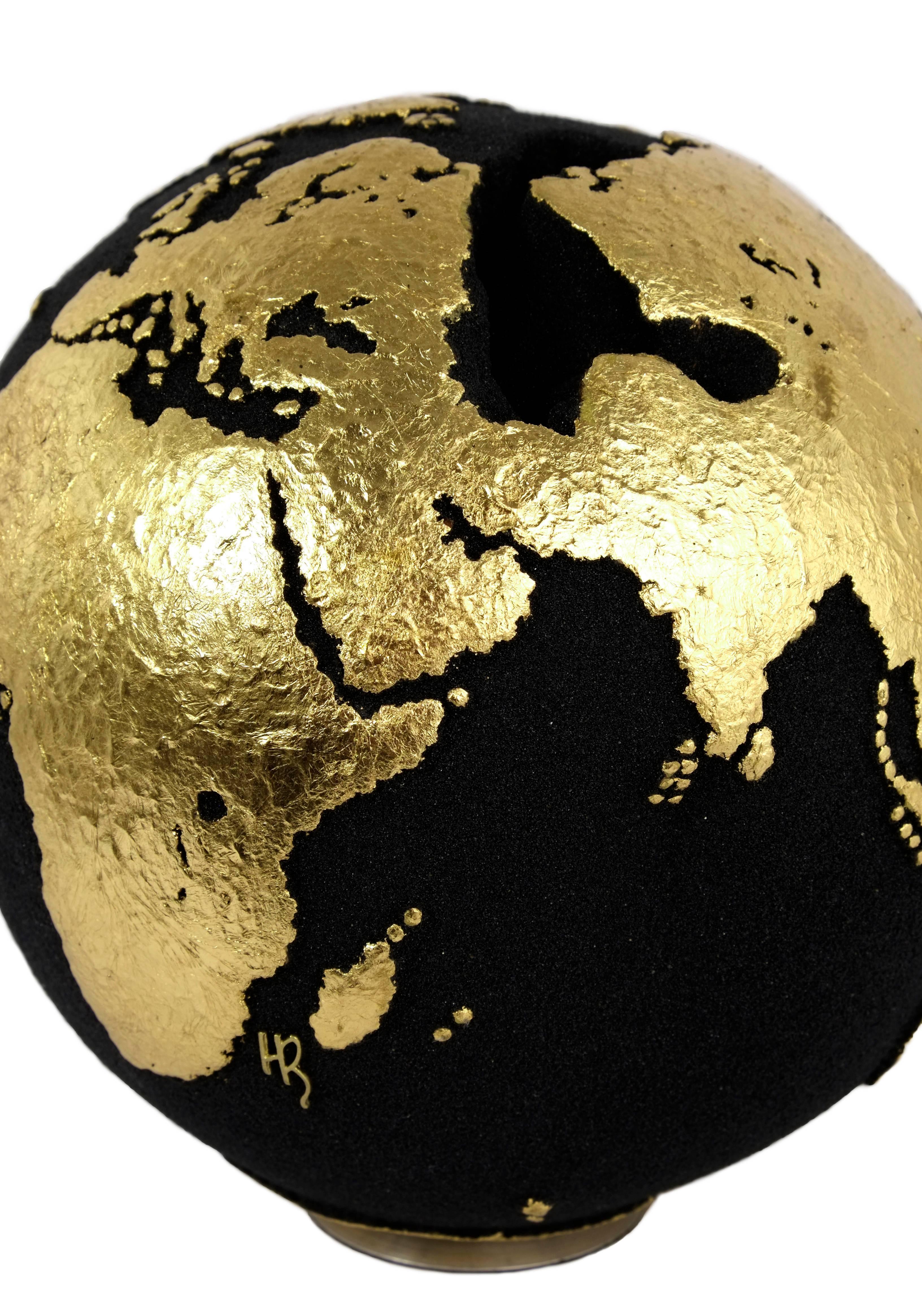 Balinese Classic Globe with Volcanic Sand and Gold Finishing, 20cm