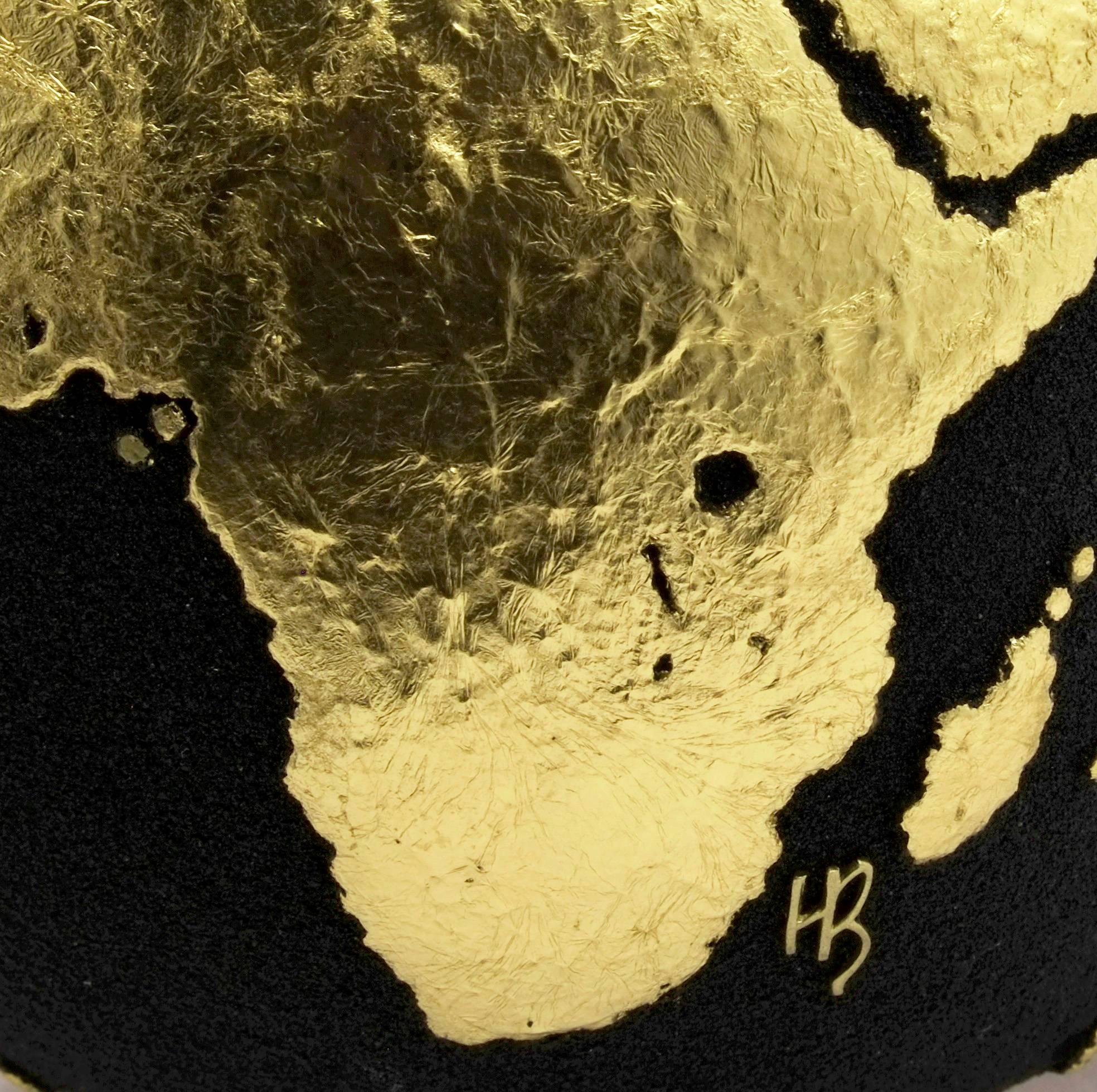 Appliqué Classic Globe with Volcanic Sand and Gold Finishing, 20cm