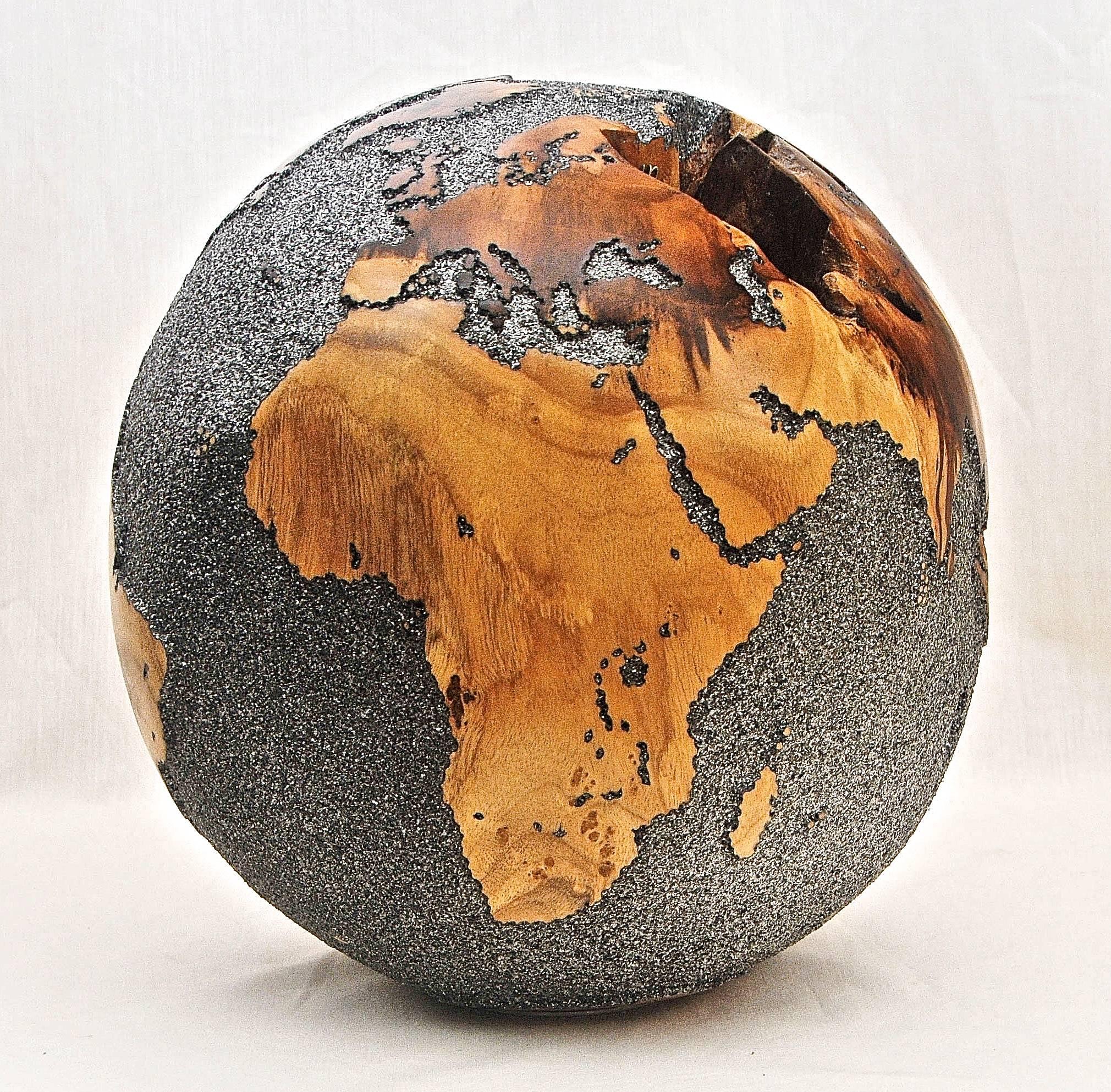 One of a Kind Globeteak Hand-Carved Black Mica Rotative Base - 11.81 in. (30 cm) In Excellent Condition In Saint-Ouen, FR