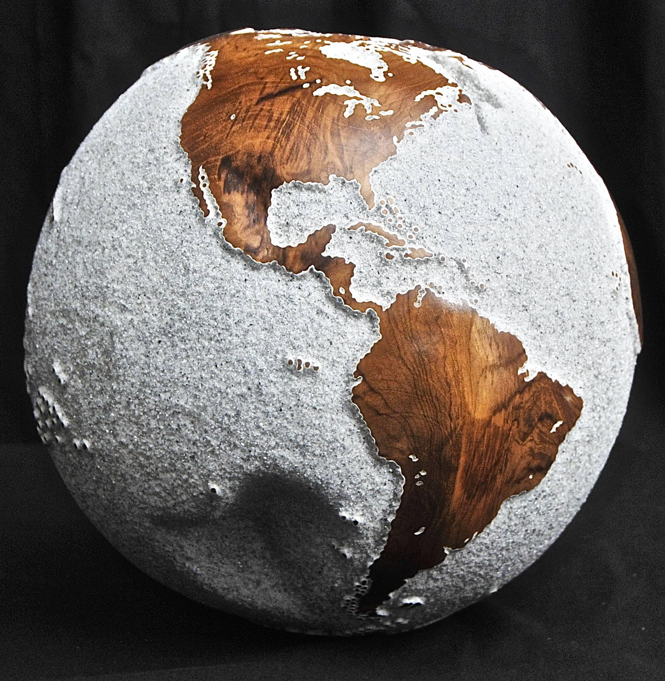 One of a kind globe
Hand-carved in a solid piece of teak root
Finishing: Mirror dust
Mounted on turning base.
 
 
 
