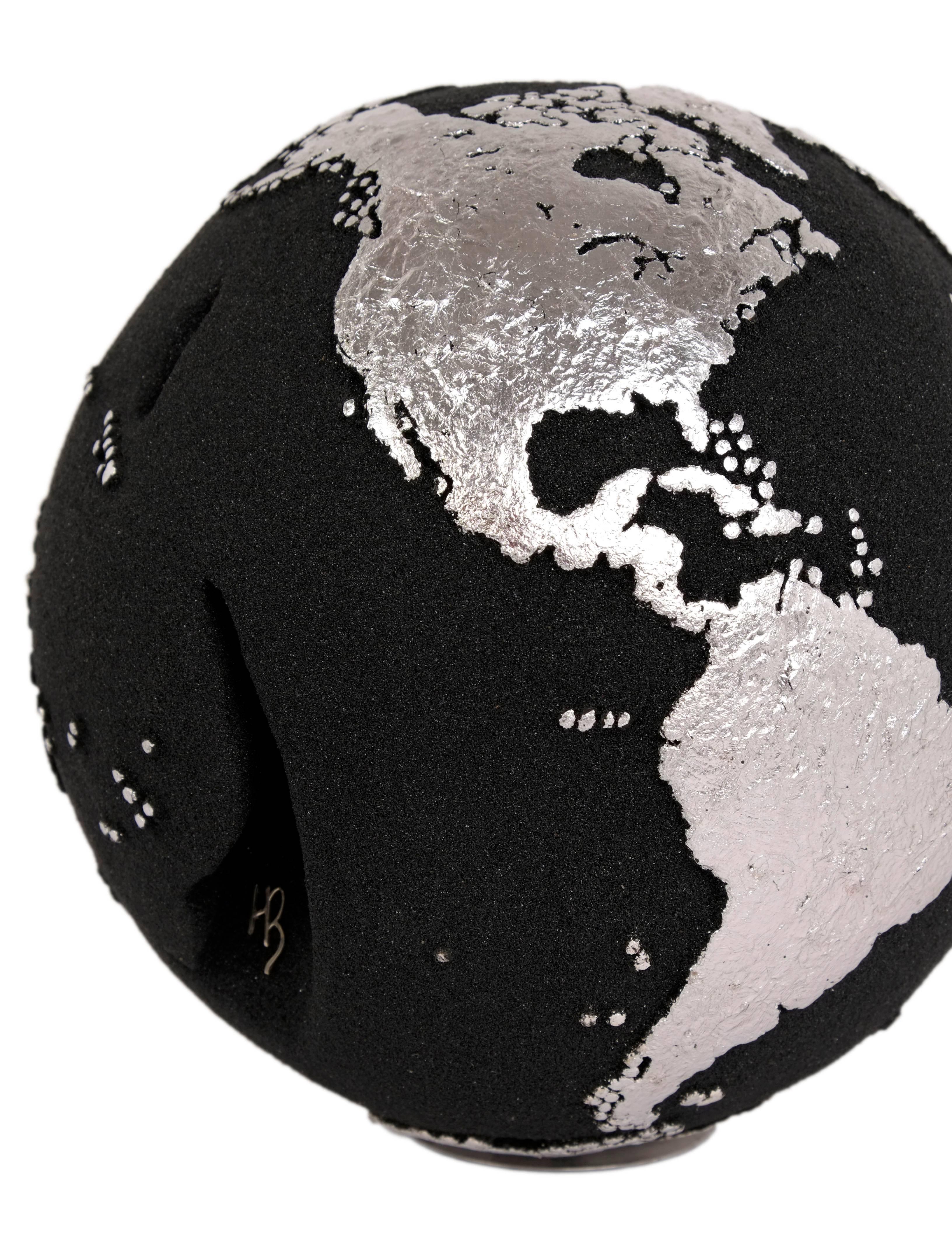 Appliqué Classic Globe with Volcanic Sand and Silver Finishing, 20 cm