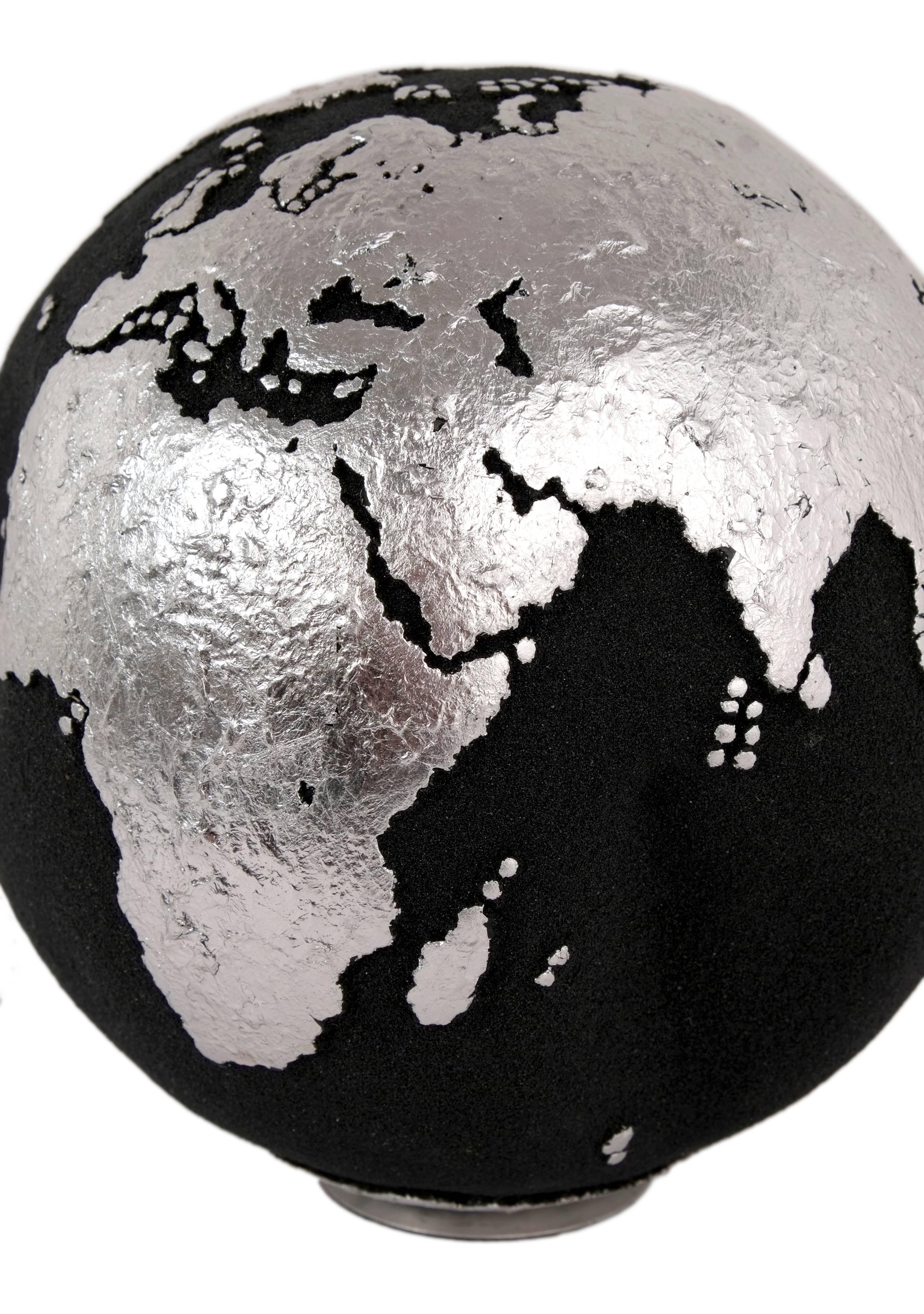 Balinese Classic Globe with Volcanic Sand and Silver Finishing, 20 cm
