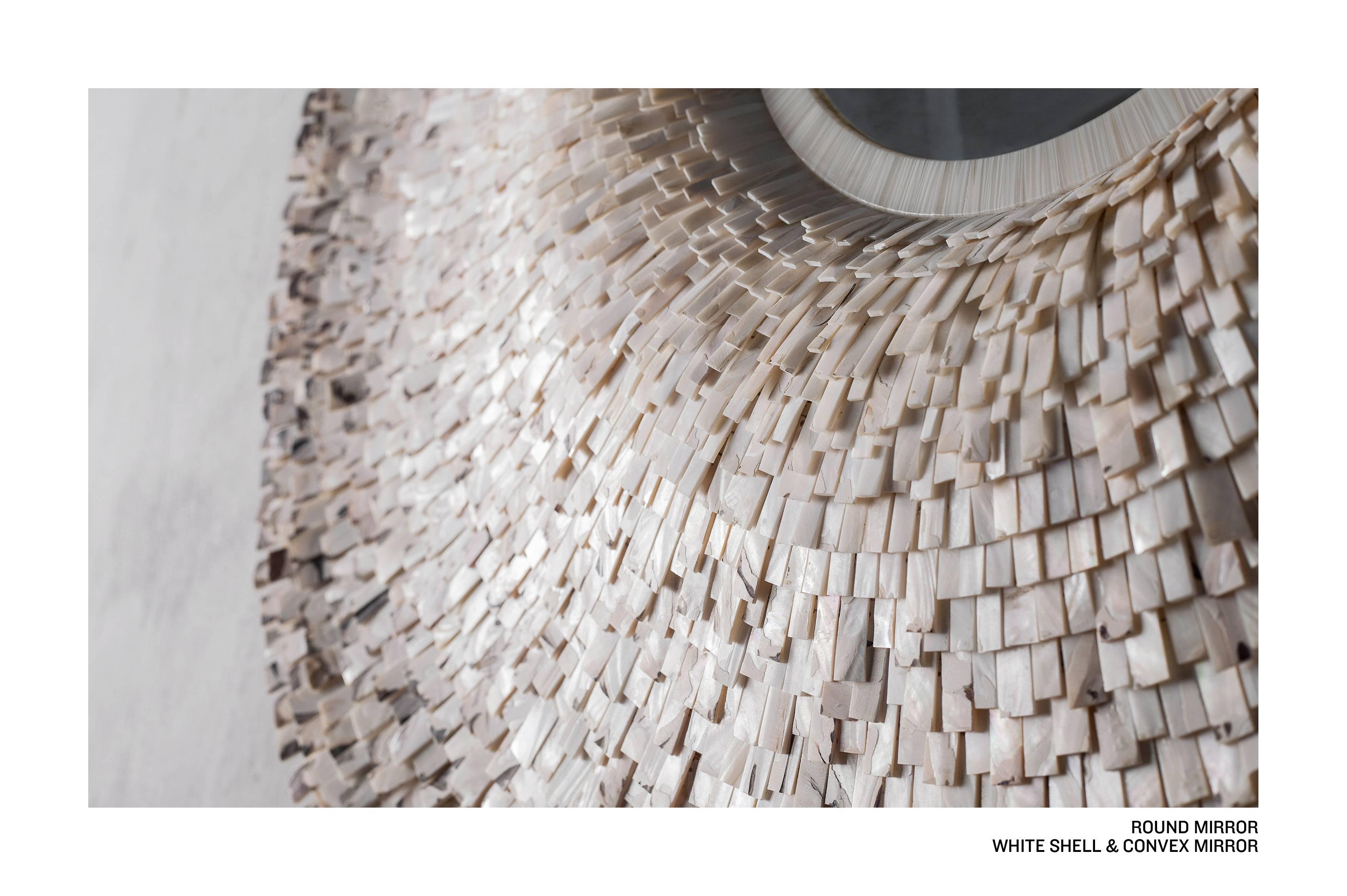 Stunning handcrafted large round mirror made of thousand white shells assembled in Haute - Couture technique with a convex mirror.
This exceptional piece of art is designed and made by Etienne de Souza.

Dimension: 100 cm
Packaging dimension: 127 cm