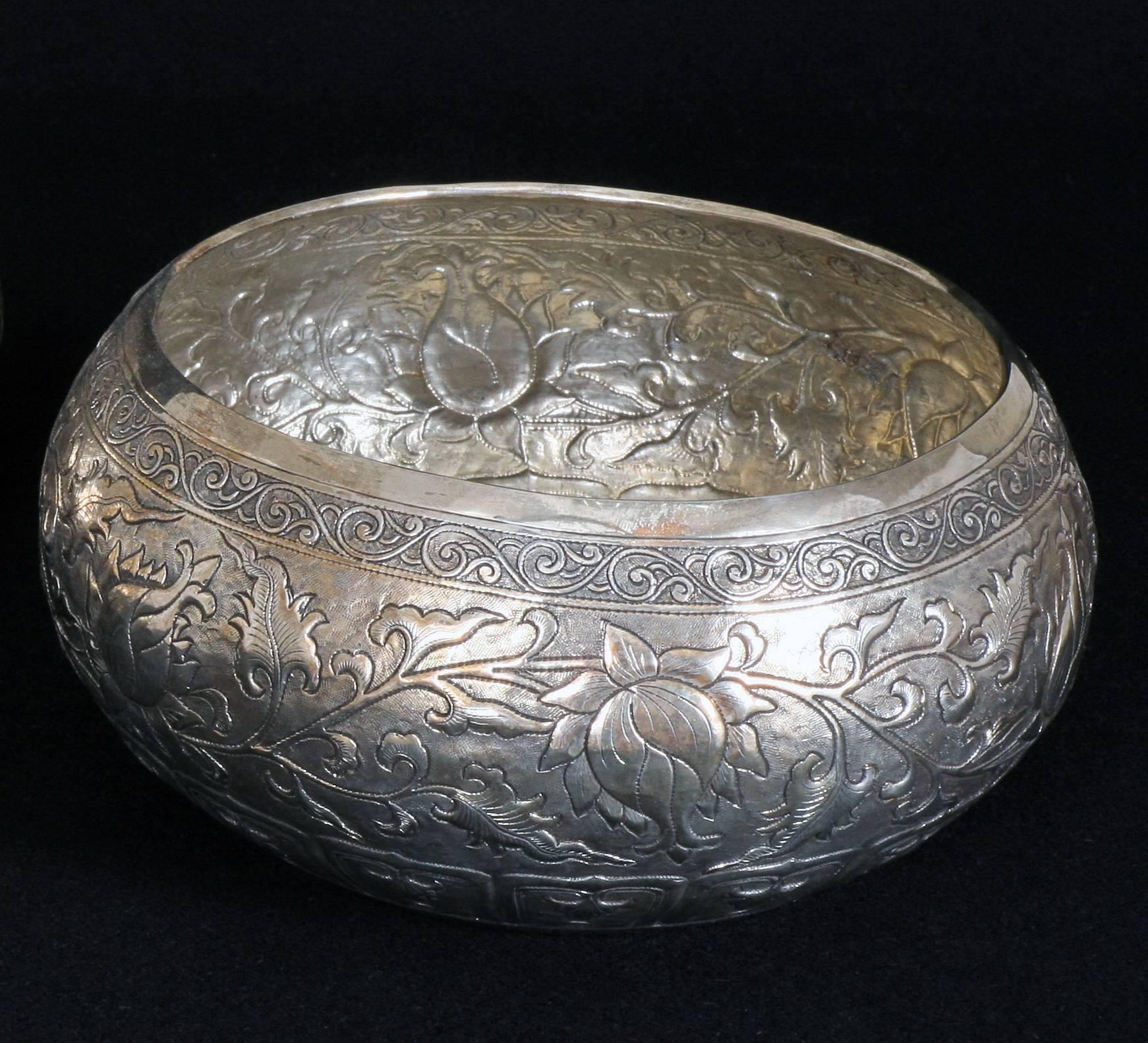 The fine hand-worked solid silver bowl is meticulously chased with classic Chinese floral motif. It is available in other sizes.
The silver is 90% pure.