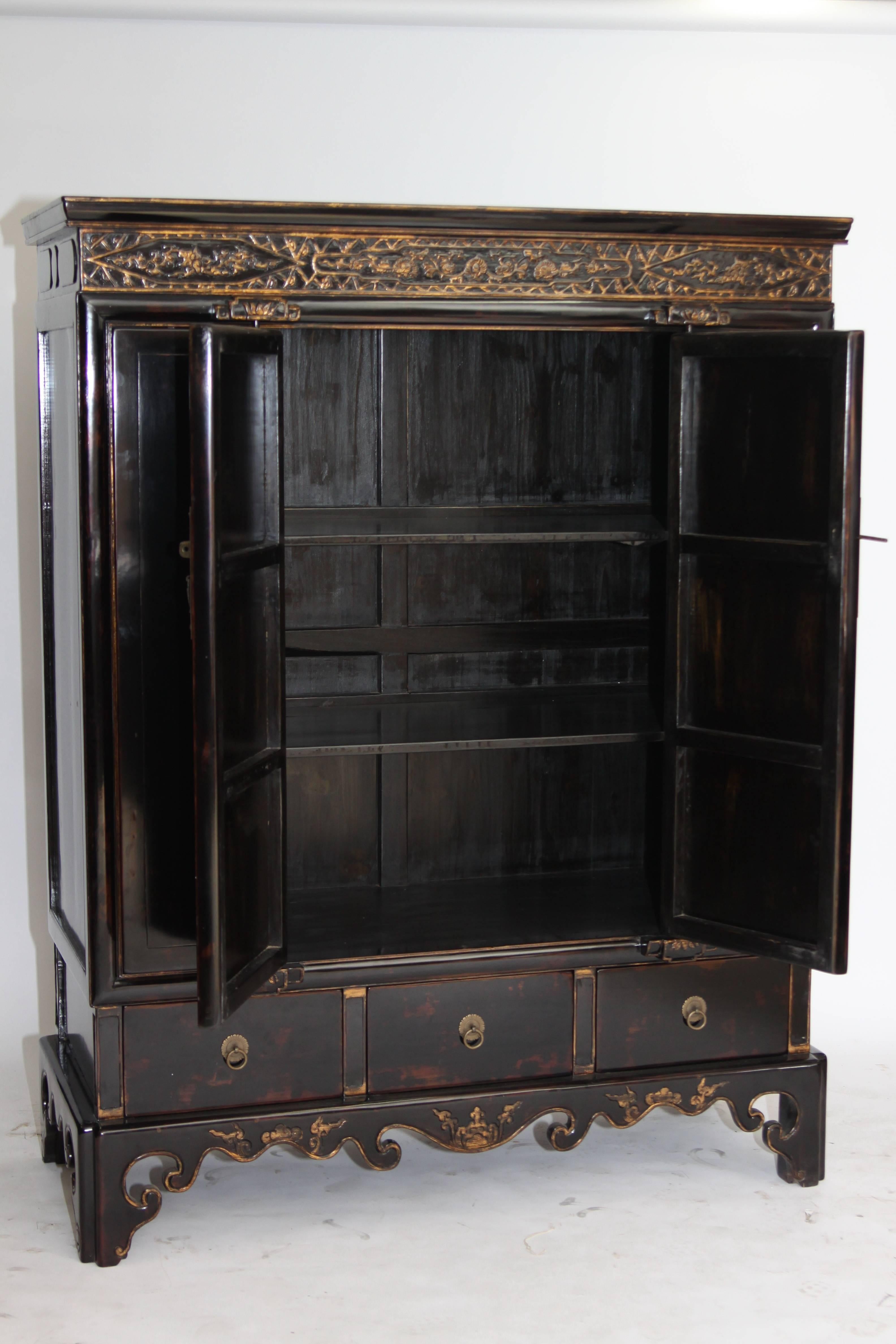 Hand-Carved 19th Century Chinoiserie Cabinet, Black Lacquer with Gilt Relief-Carved Motifs For Sale