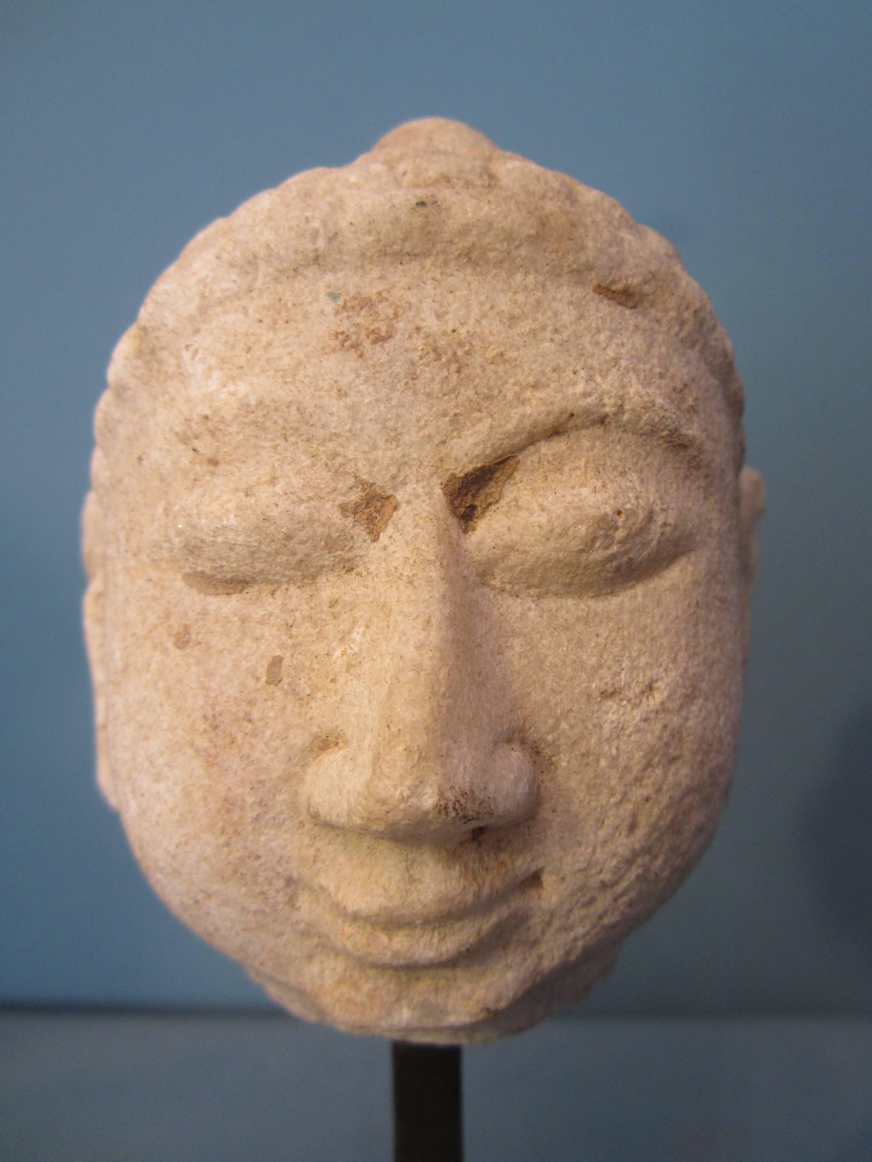 A small marble head of a Jina, fragment of a Jainist statue of a Saint, India, 19th century.