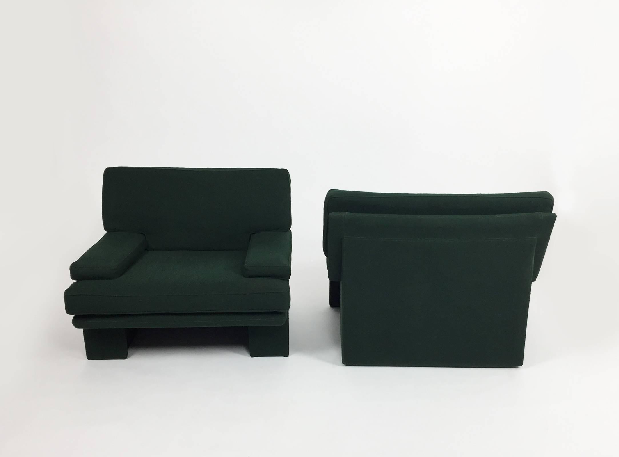 Pair of fully-upholstered Sirino armchairs designed by Walter Knoll. Original forest green wool upholstery in very good condition (see condition notes for specifics). Brayton International label under seat cushion, contrasting mint green stitching.