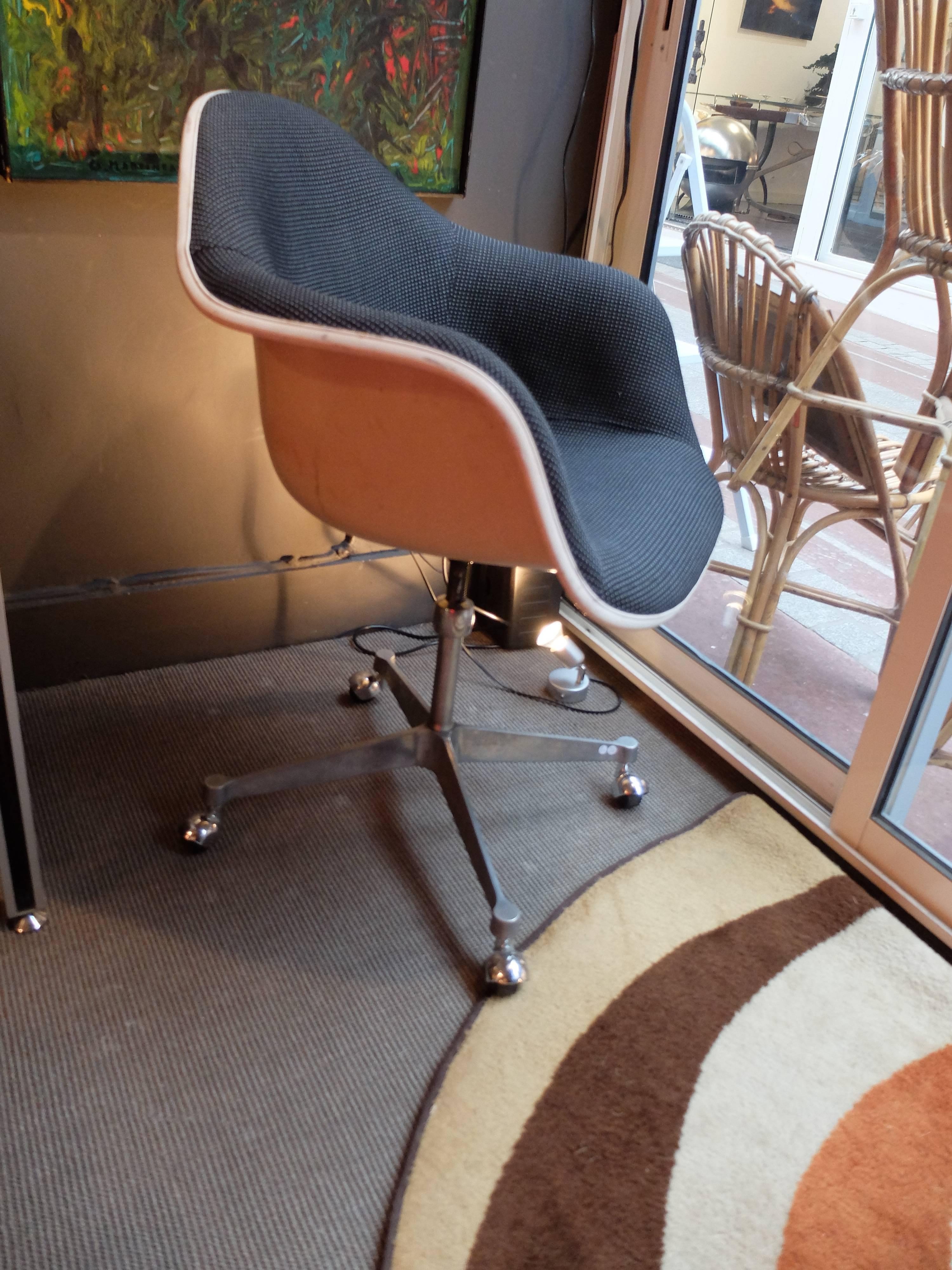 A Rare early 70's deskchair on casters, made in France, in perfect condtion, The swivel shell is made of genuine fibreglass, newly relined with high quality fabric, Cast aluminium feet with chrome casters.all casters are in impeccable condition,