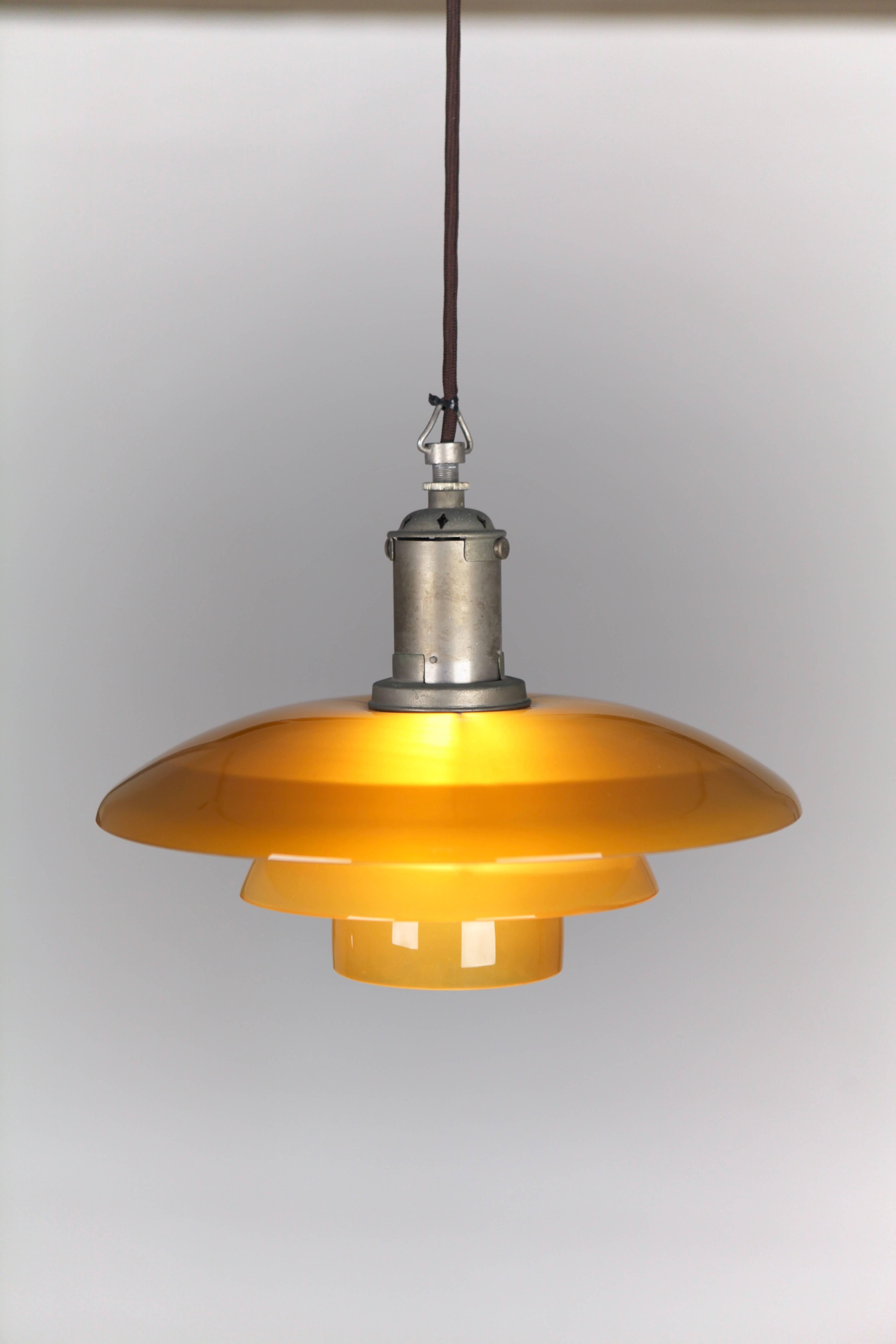 Poul Henningsen for Louis poulsen, 3 1/2 /3 pendent ceiling light in amber colored glass, bottom cup in frosted glass,
bayonet, signed Pat Appl. 1927
new rewired.