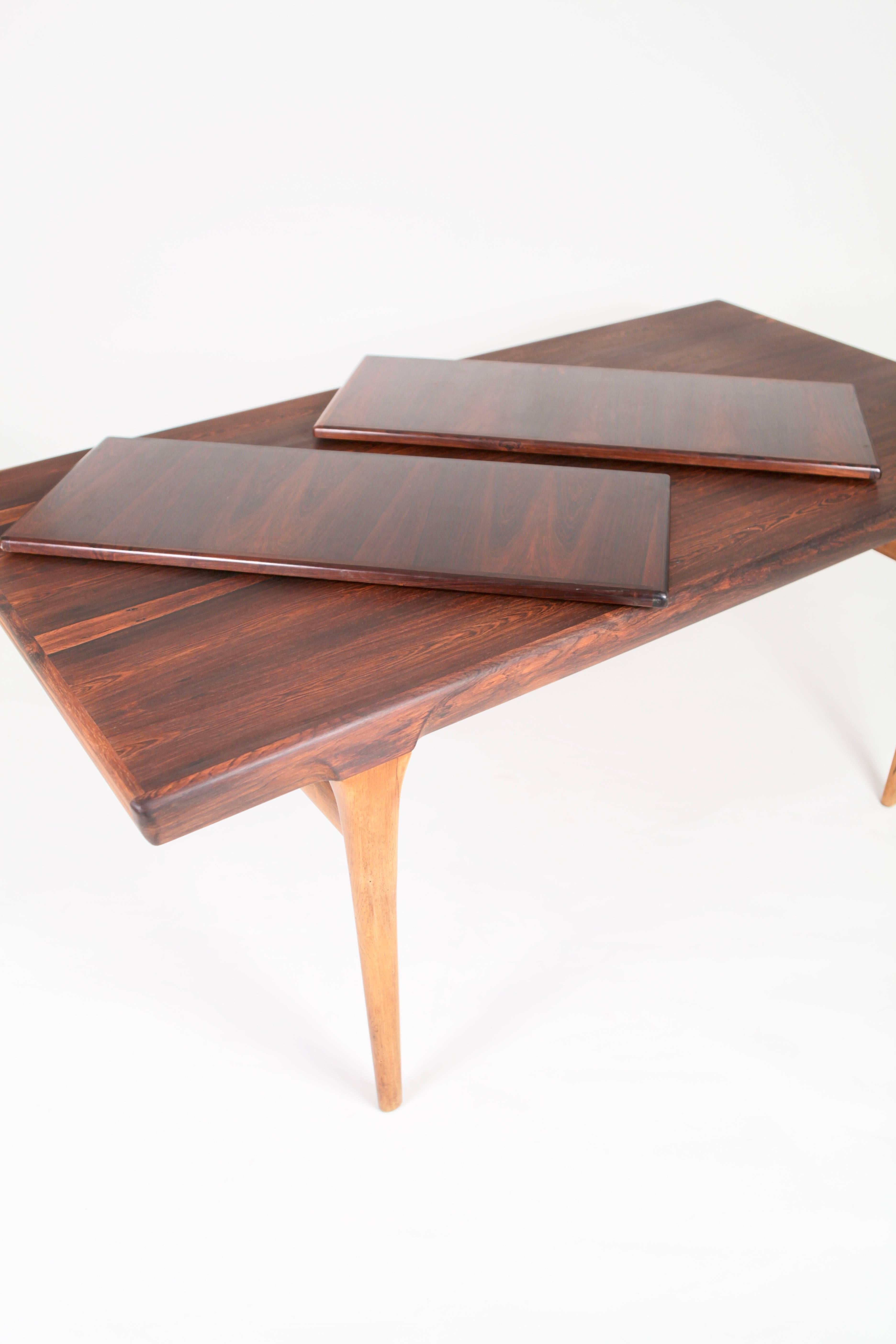 Ib Kofod-Larsen, Table de salle à manger, bois de rose, Danemark, vers 1960 2
