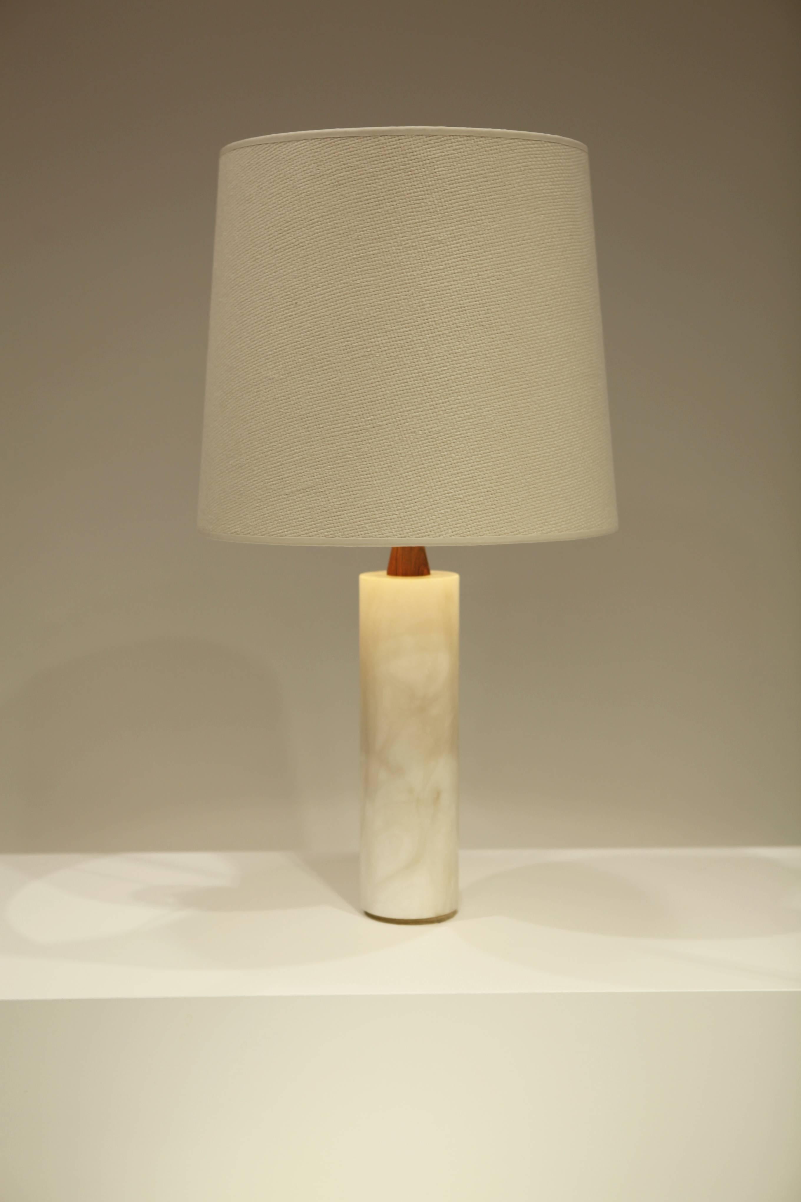 A single white marble and teak table lamp.
Handmade silk shade, rewired,
Sweden, 1960.
High 61cm / base 8cm diameter / shade 23cm diameter.