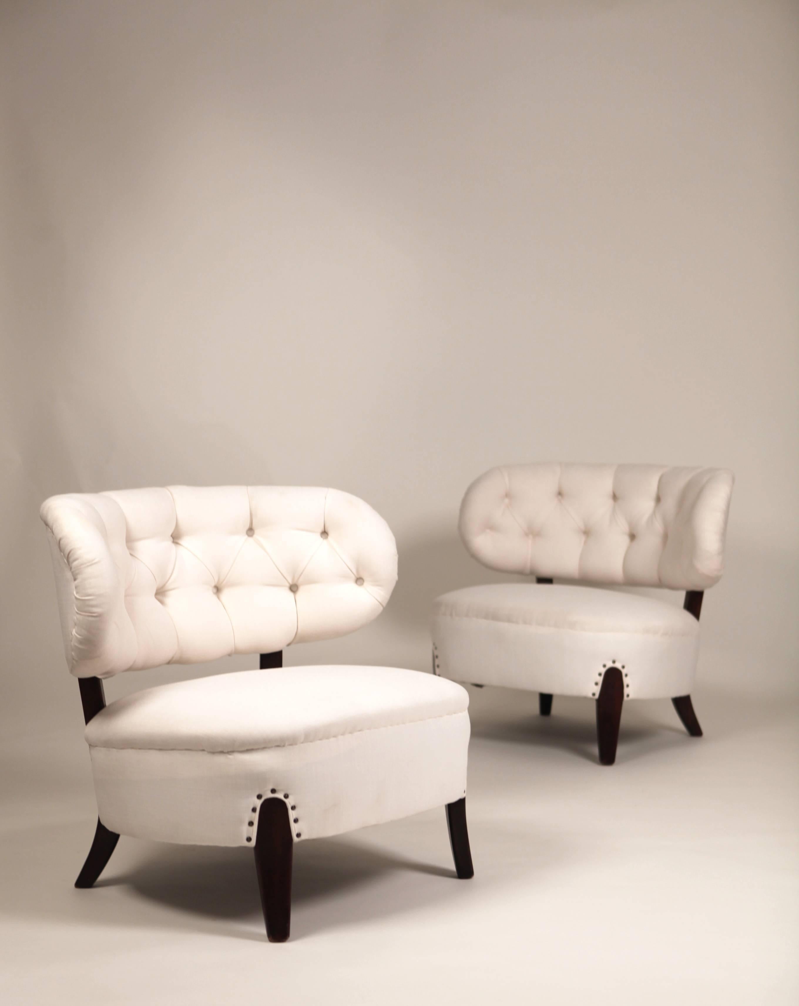 A pair of Schulz cocktail chairs manufactured by Jio Möbler,
Sweden, 1940s.