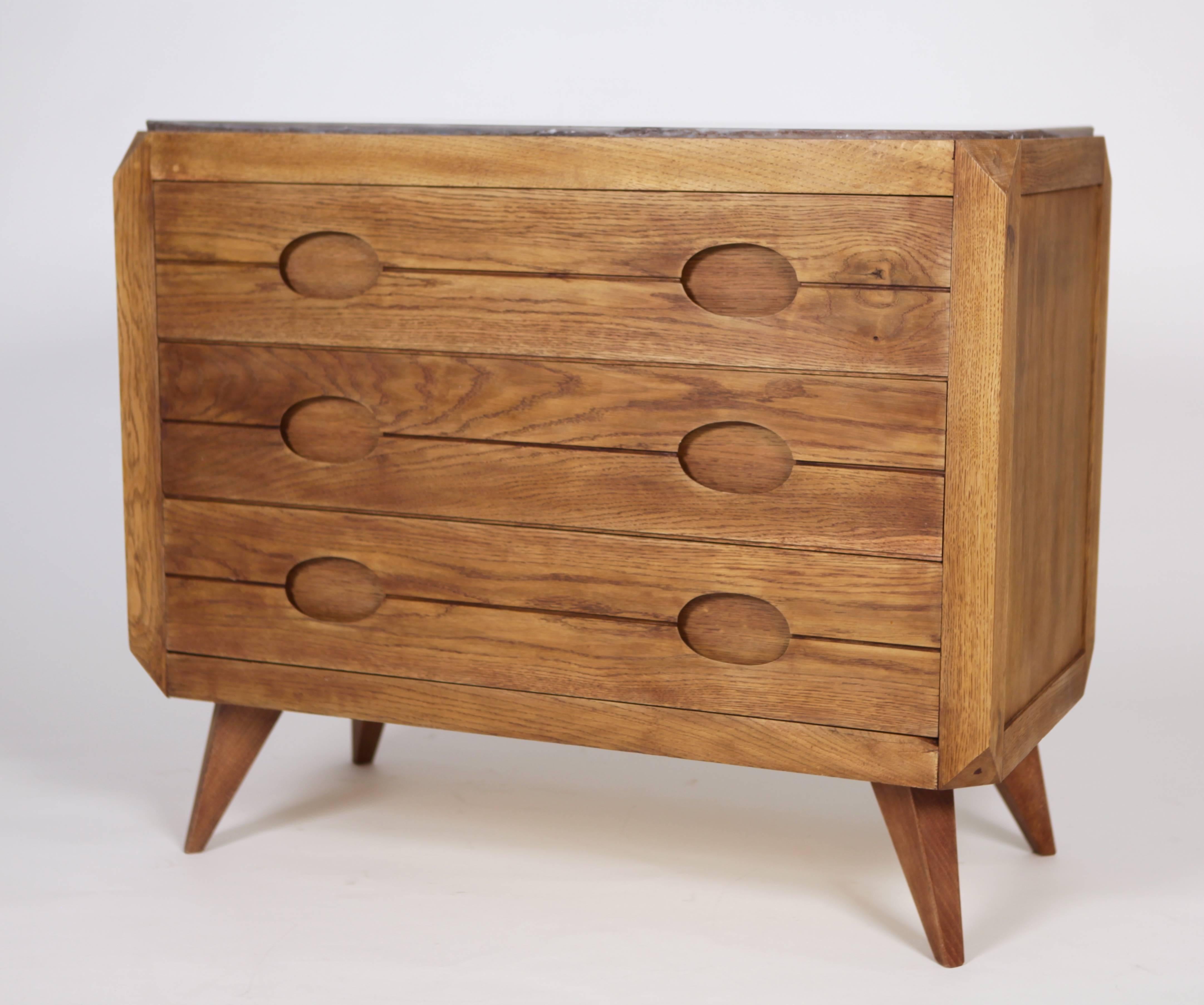 Pair of excellent designed and manufactured oak chests.

Onyx top and three drawers.


 
