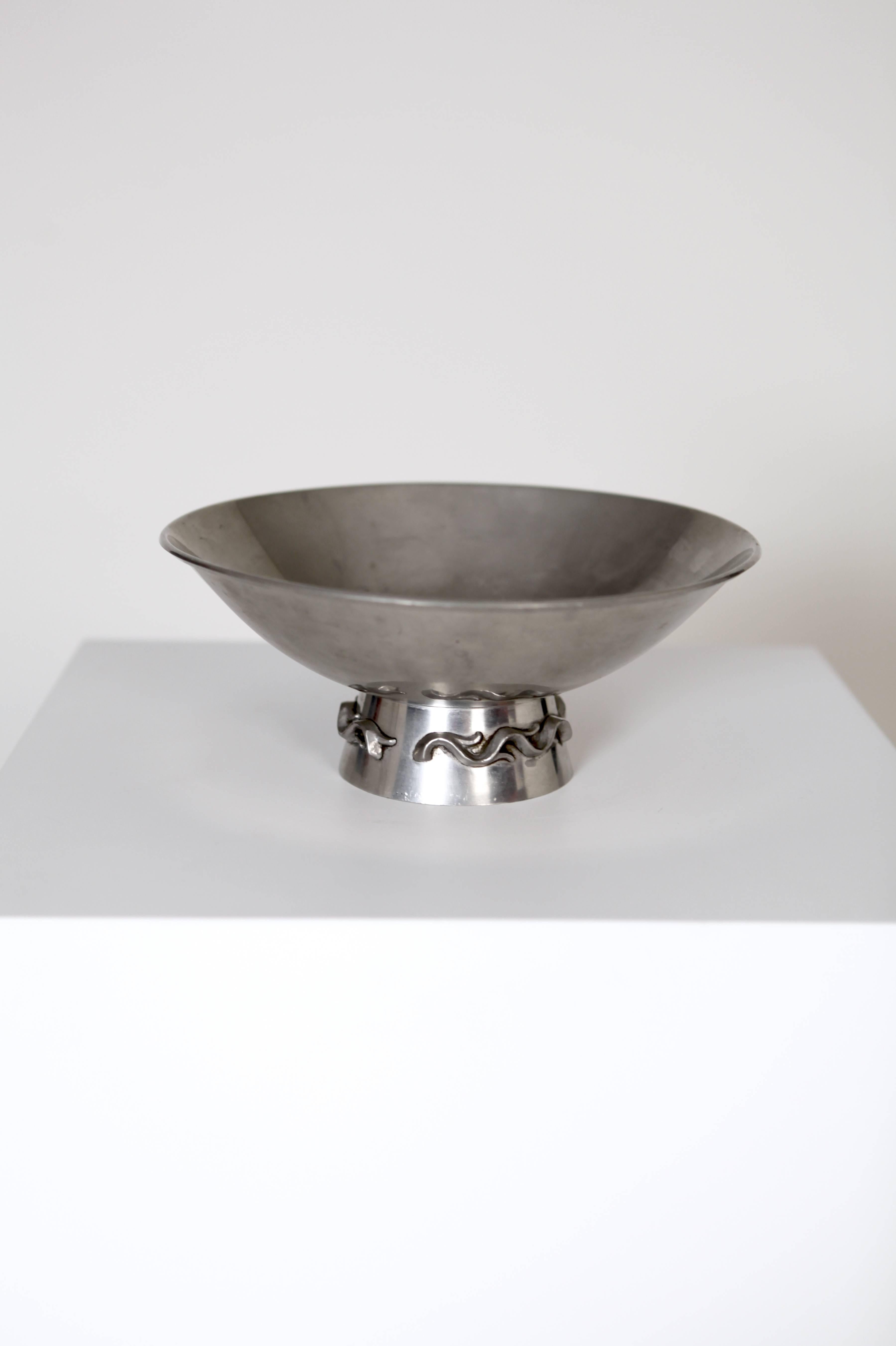Paavo Tynell pewter bowl,
manufactured by Taito Oy, Finland, 1940s
signed.