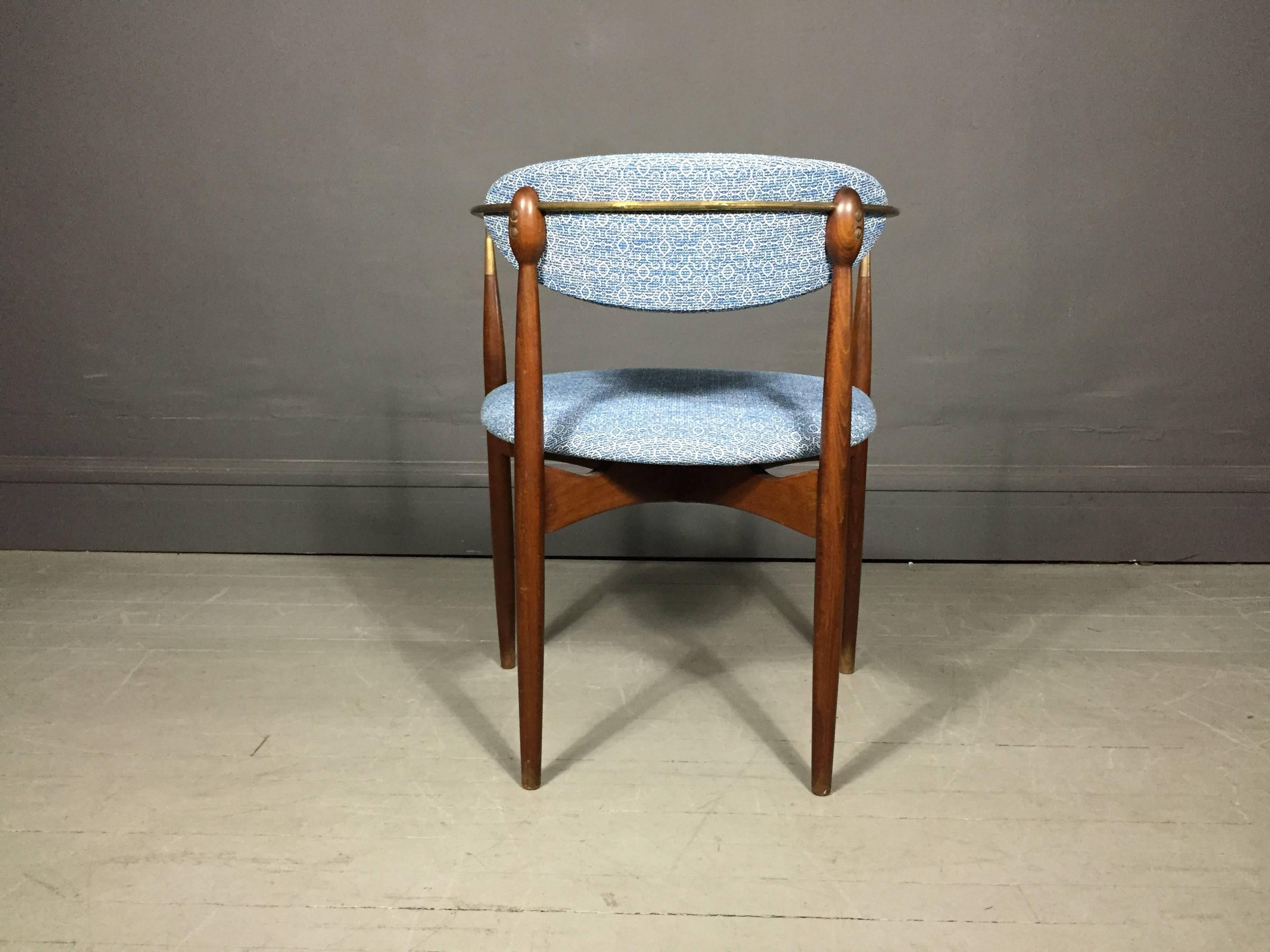 Dan Johnson 'Viscount' Chair for Selig, Walnut and Brass, 1950s In Good Condition In Hudson, NY
