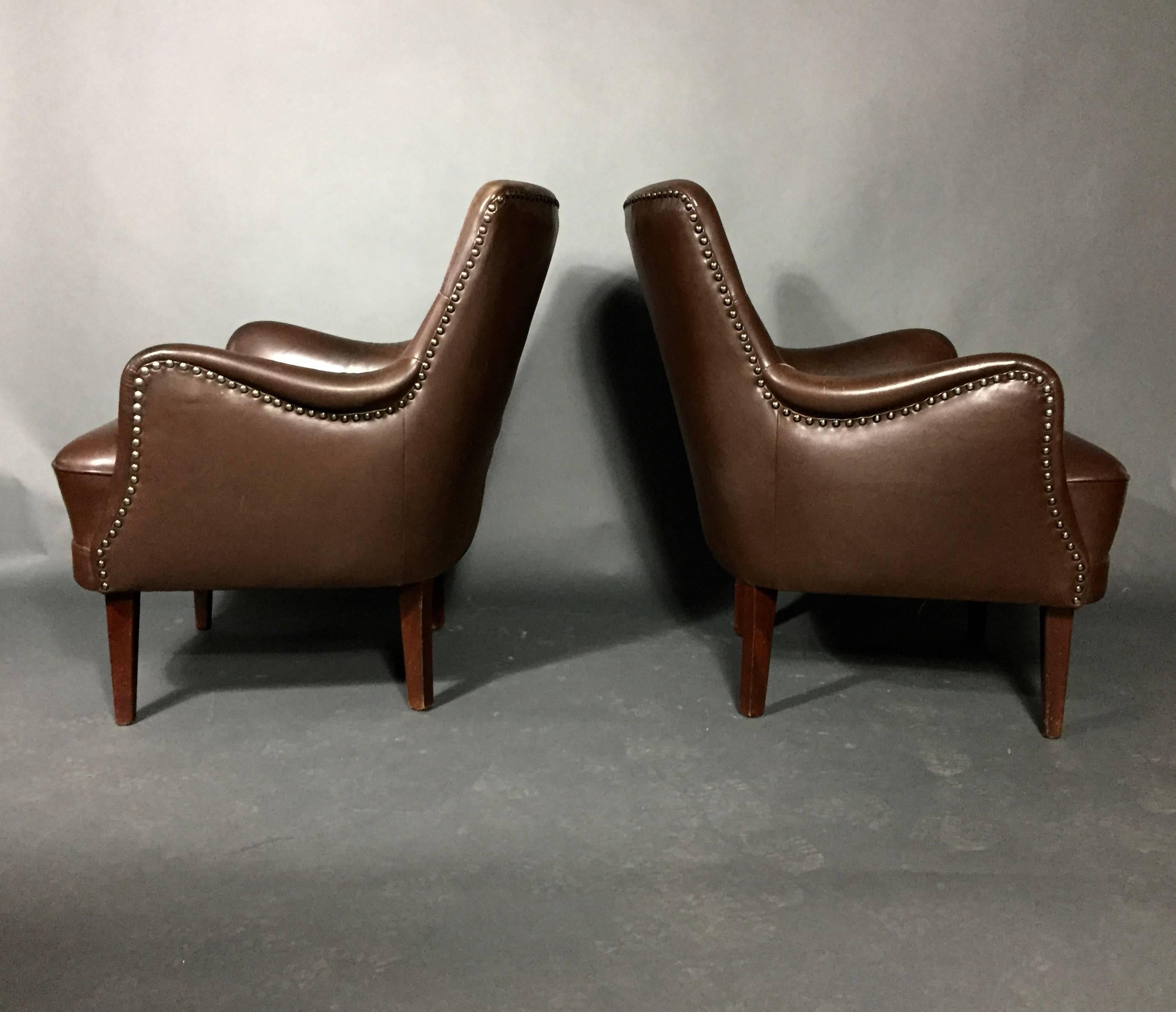 Pair of 1950s Danish Buttoned Leather Lounge Chairs In Good Condition In Hudson, NY