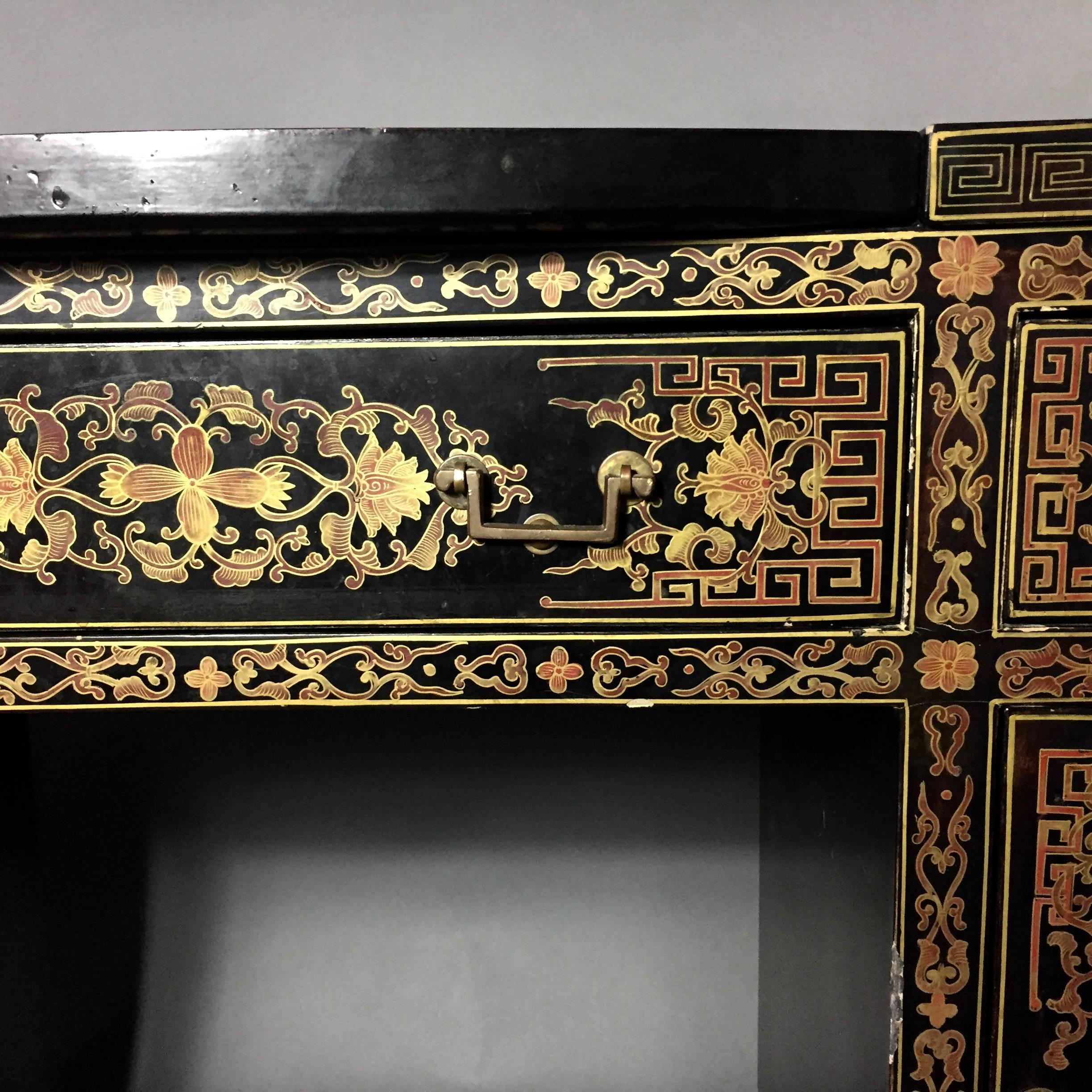 Mid-20th Century 1940s Chinese Export Lacquer Decorated Dressing or Console Table