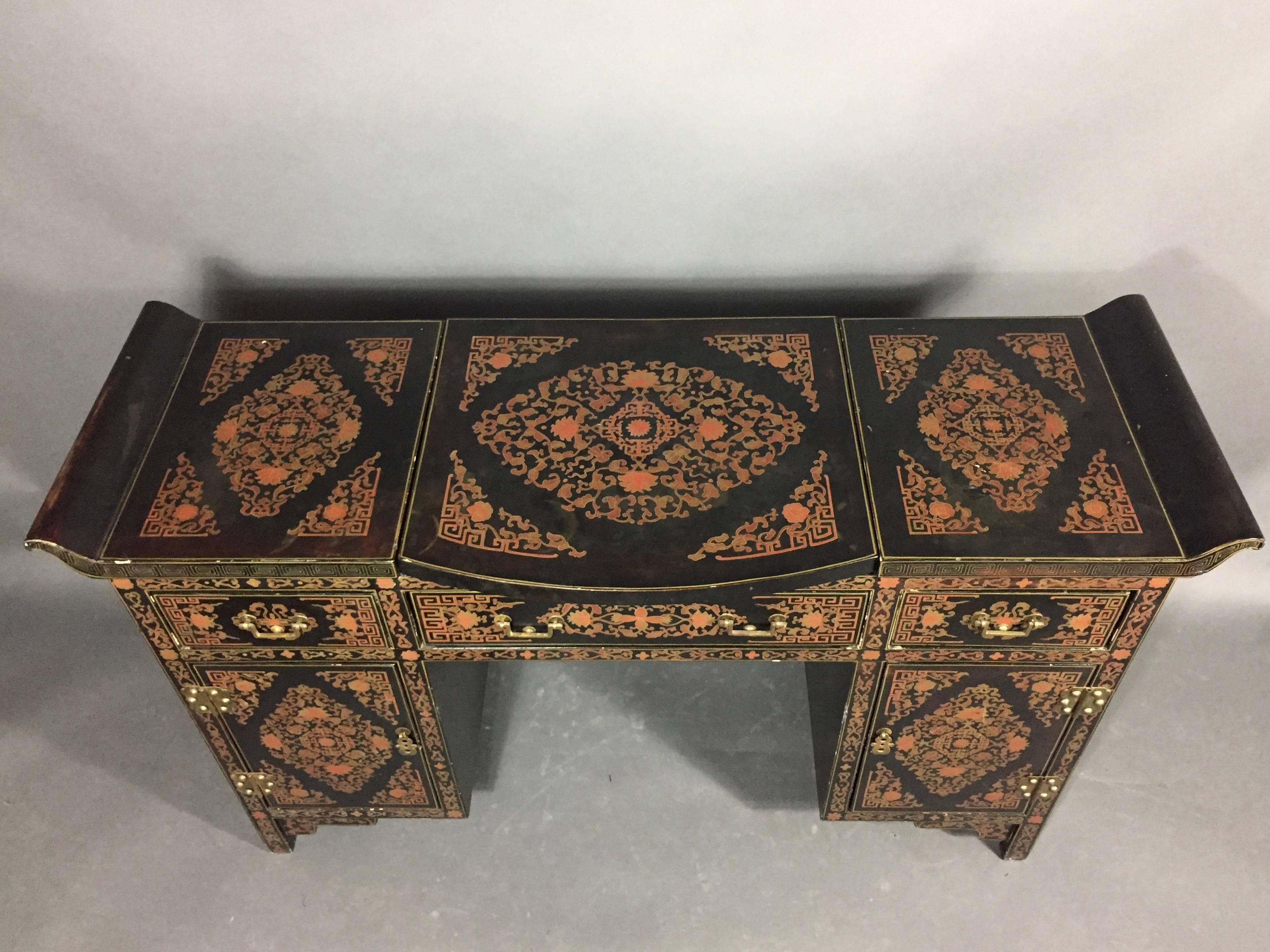 Giltwood 1940s Chinese Export Lacquer Decorated Dressing or Console Table