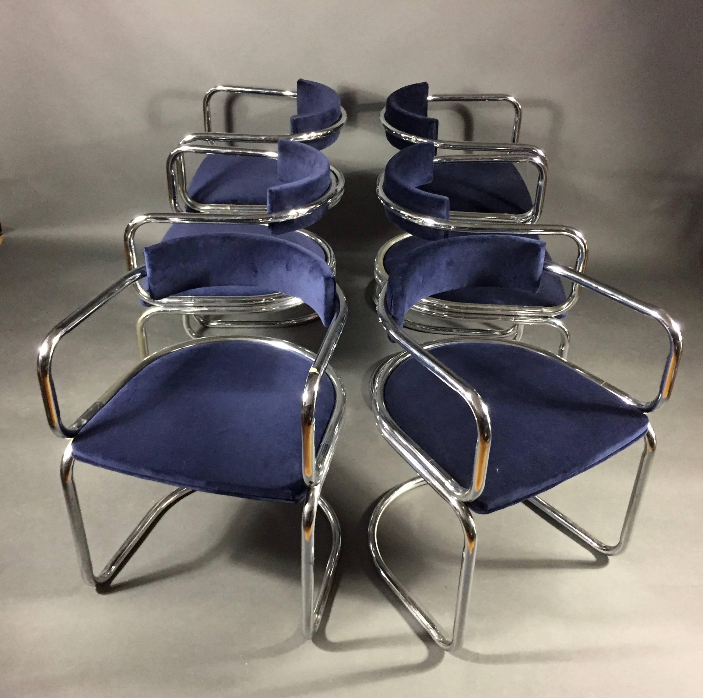 A beautifully proportioned set of six dining chairs with a sleek/modern double tubular chrome and sculpted backs. Art Deco reference in style. Recently updated with a luscious navy velvet, American, circa 1970. Minor pitting to chrome at base, newly