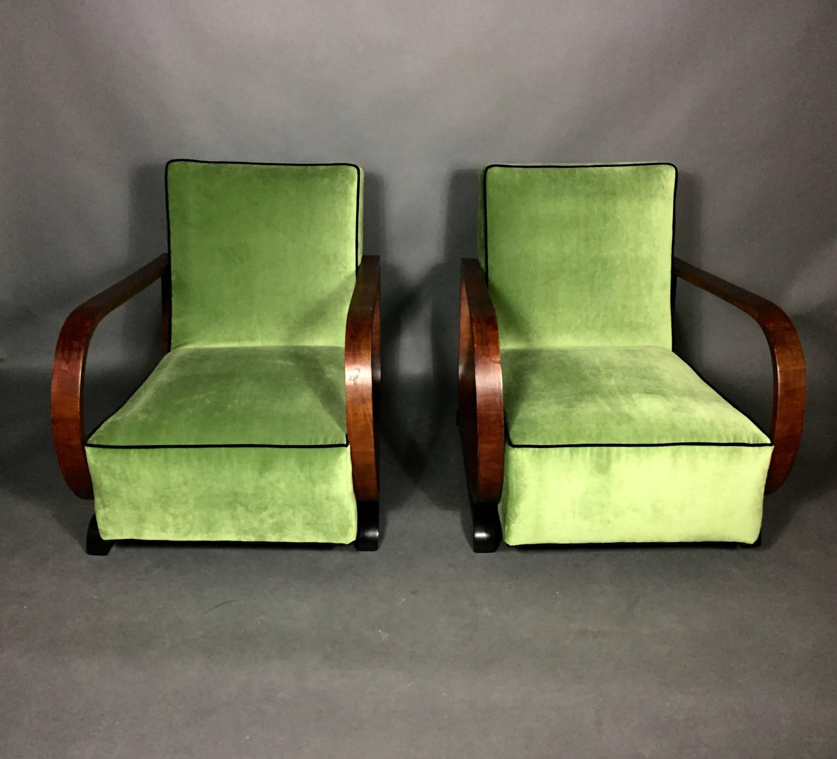 Mid-20th Century Pair of Art Deco Lounge Chairs in Walnut and Velvet, Late 1930s