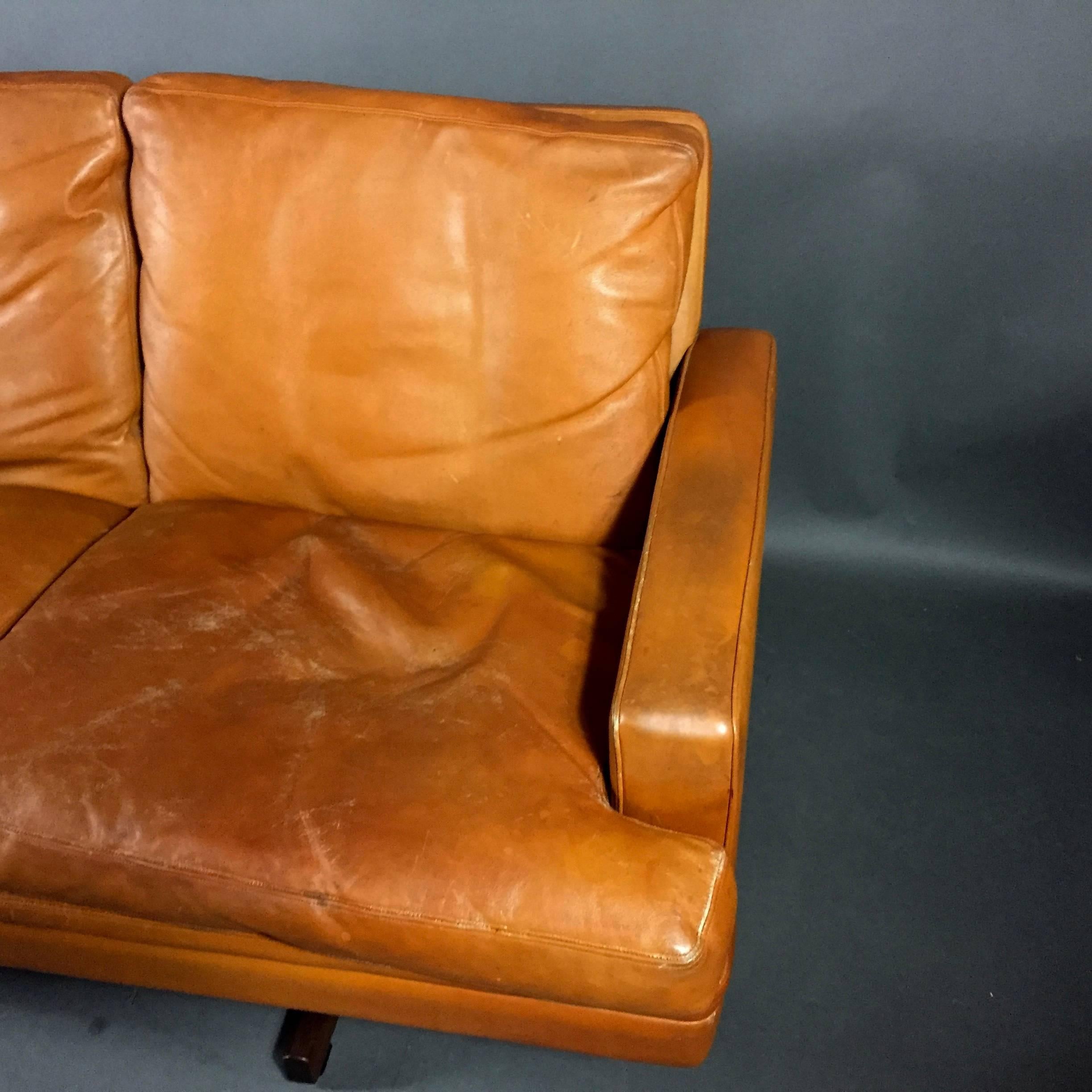 Fredrik A. Kayser Three-Seat Leather and Rosewood Sofa, Norway, 1960s In Good Condition In Hudson, NY