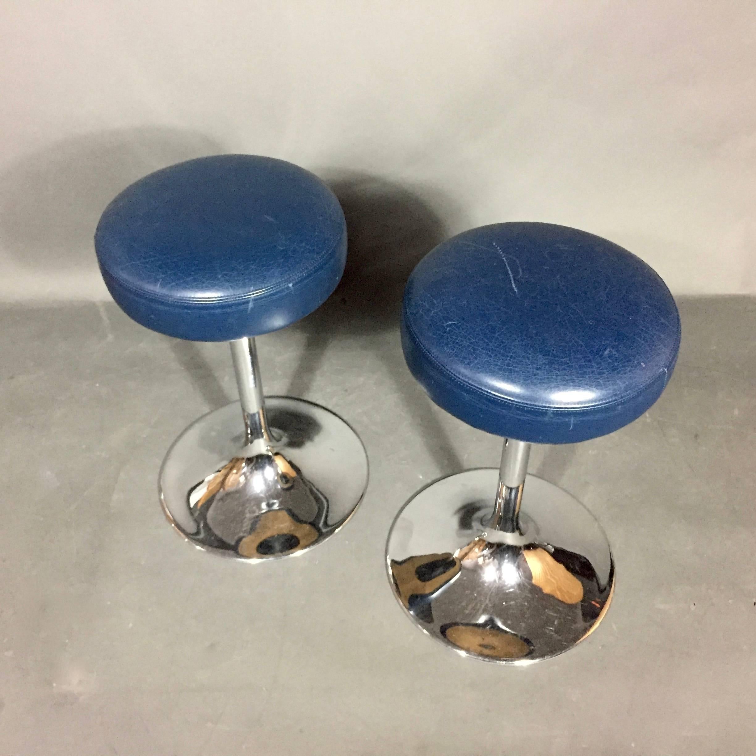 Scandinavian Modern Pair of Johanson Design Chrome and Leather Stools, Sweden, 1970s For Sale