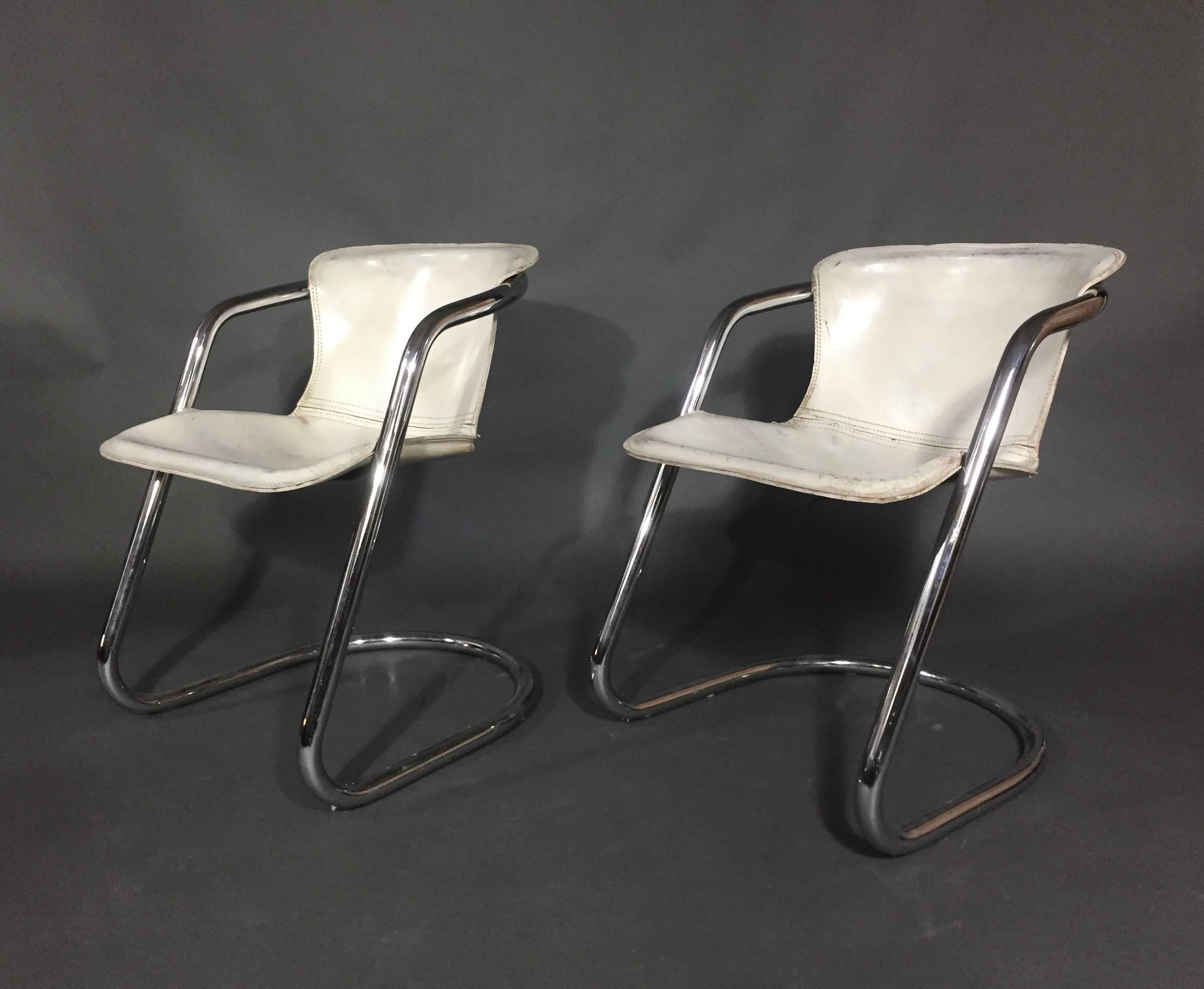 The very productive designer, Willy Rizzo, created this cantilevered armchair for best-in-class manufacturer Italian Cidue in the, mid-1970s. This set of four in white saddle leather has just the right amount of aged-patina overall and classic