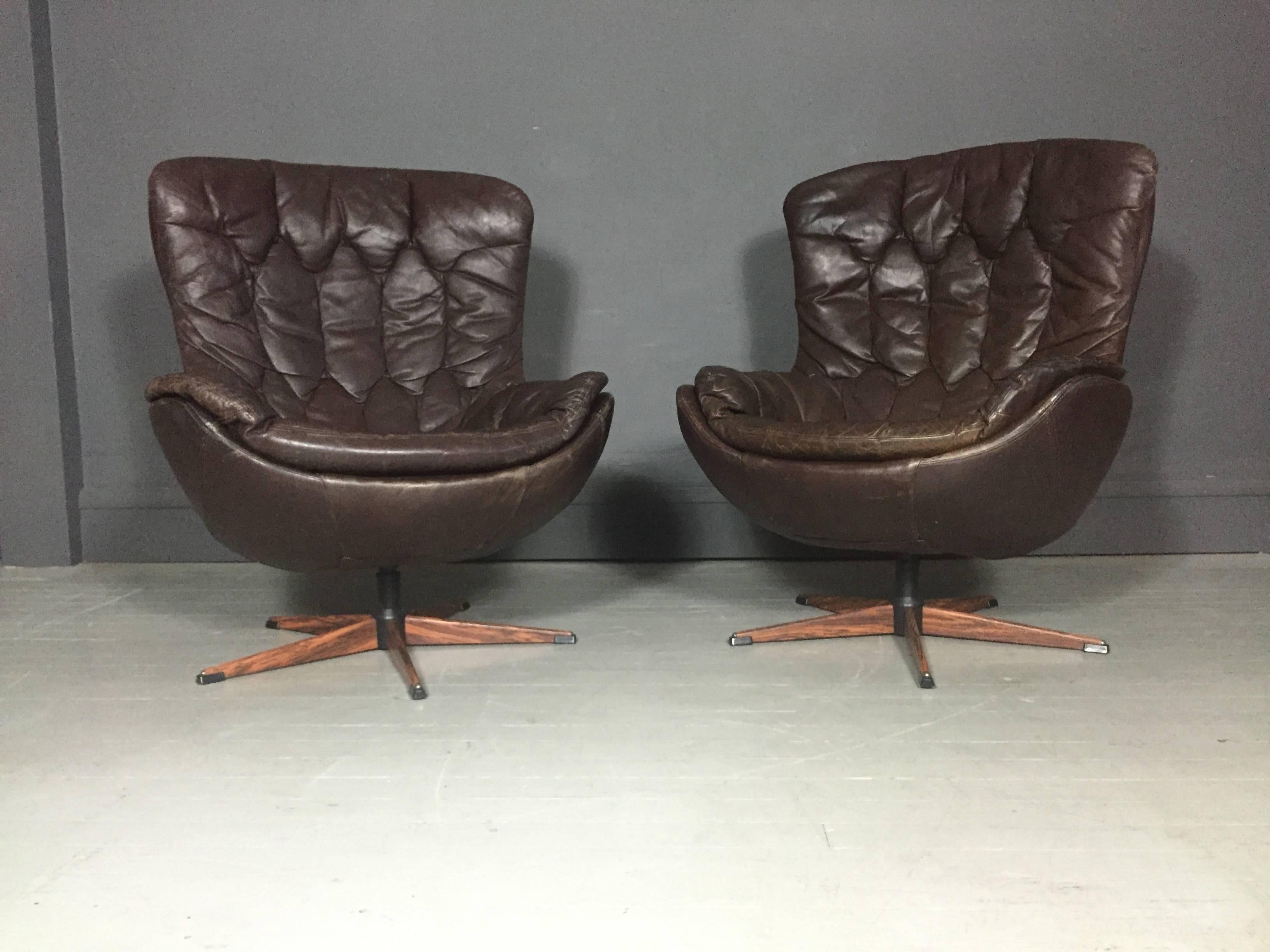 Mid-Century Modern H.W. Klein Pair of Sculpted Tufted Leather Swivel Chairs, Denmark, 1970