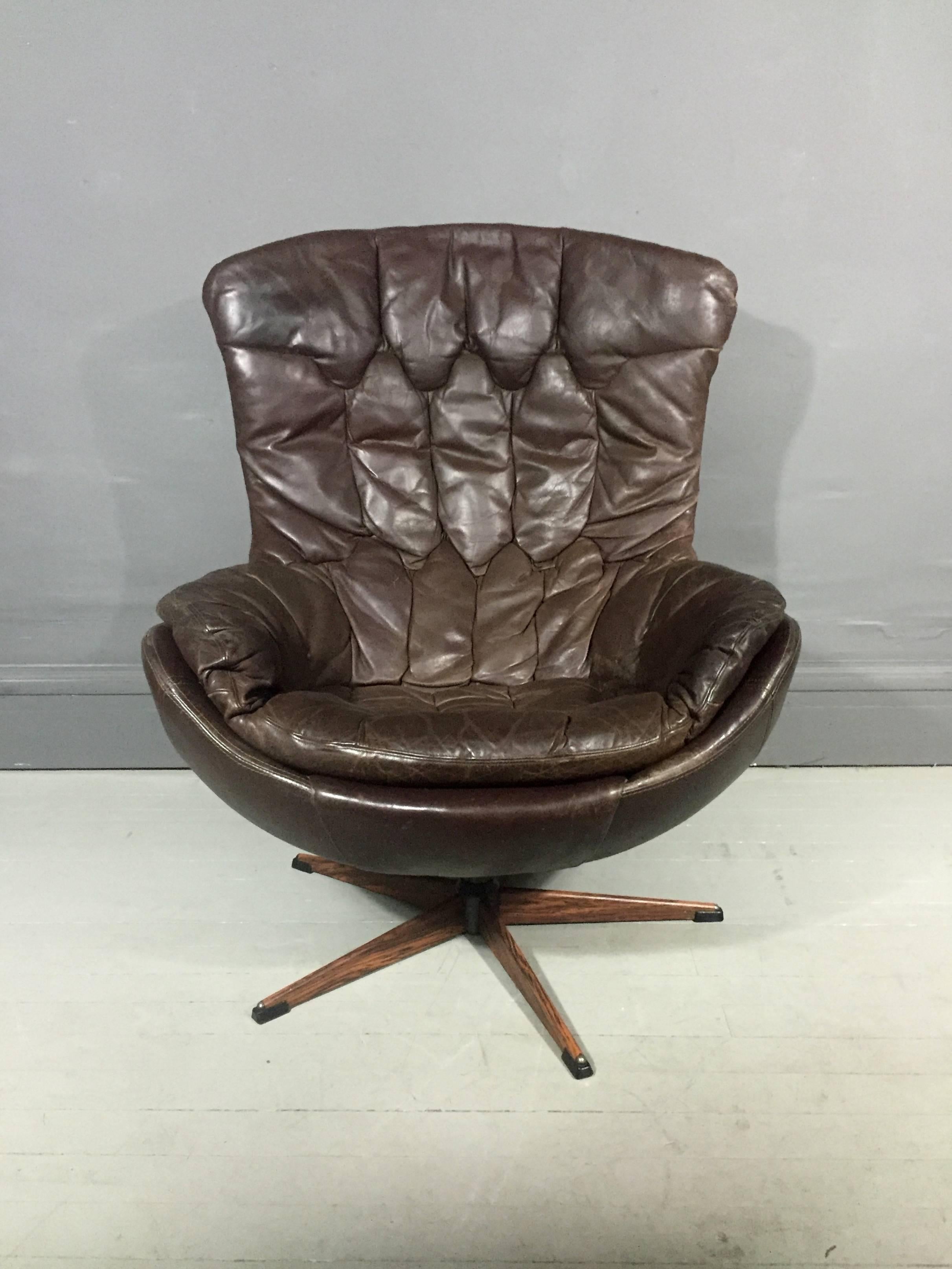 H.W. Klein Pair of Sculpted Tufted Leather Swivel Chairs, Denmark, 1970 1