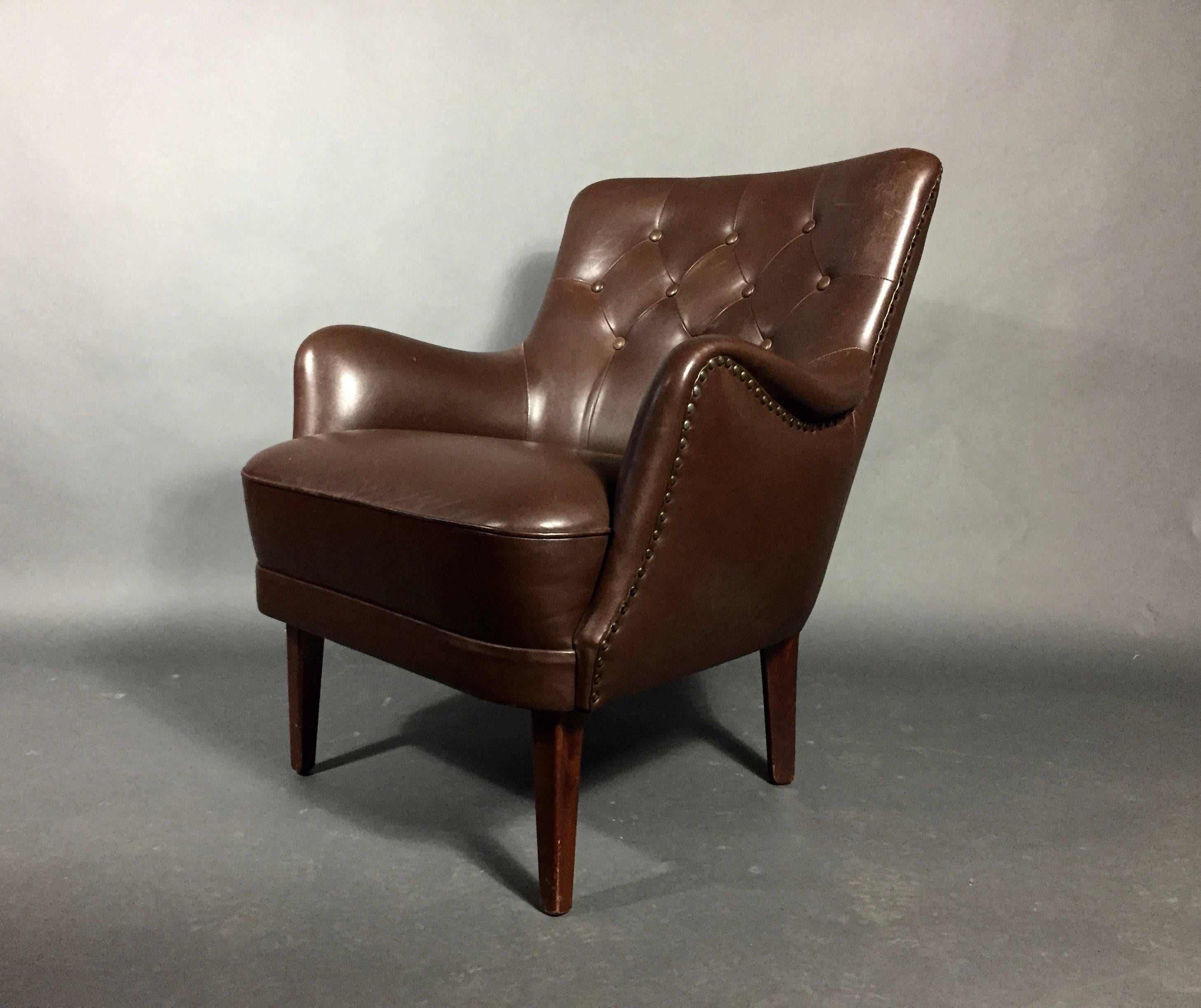 Mid-20th Century Pair of 1950s Danish Buttoned Leather Lounge Chairs