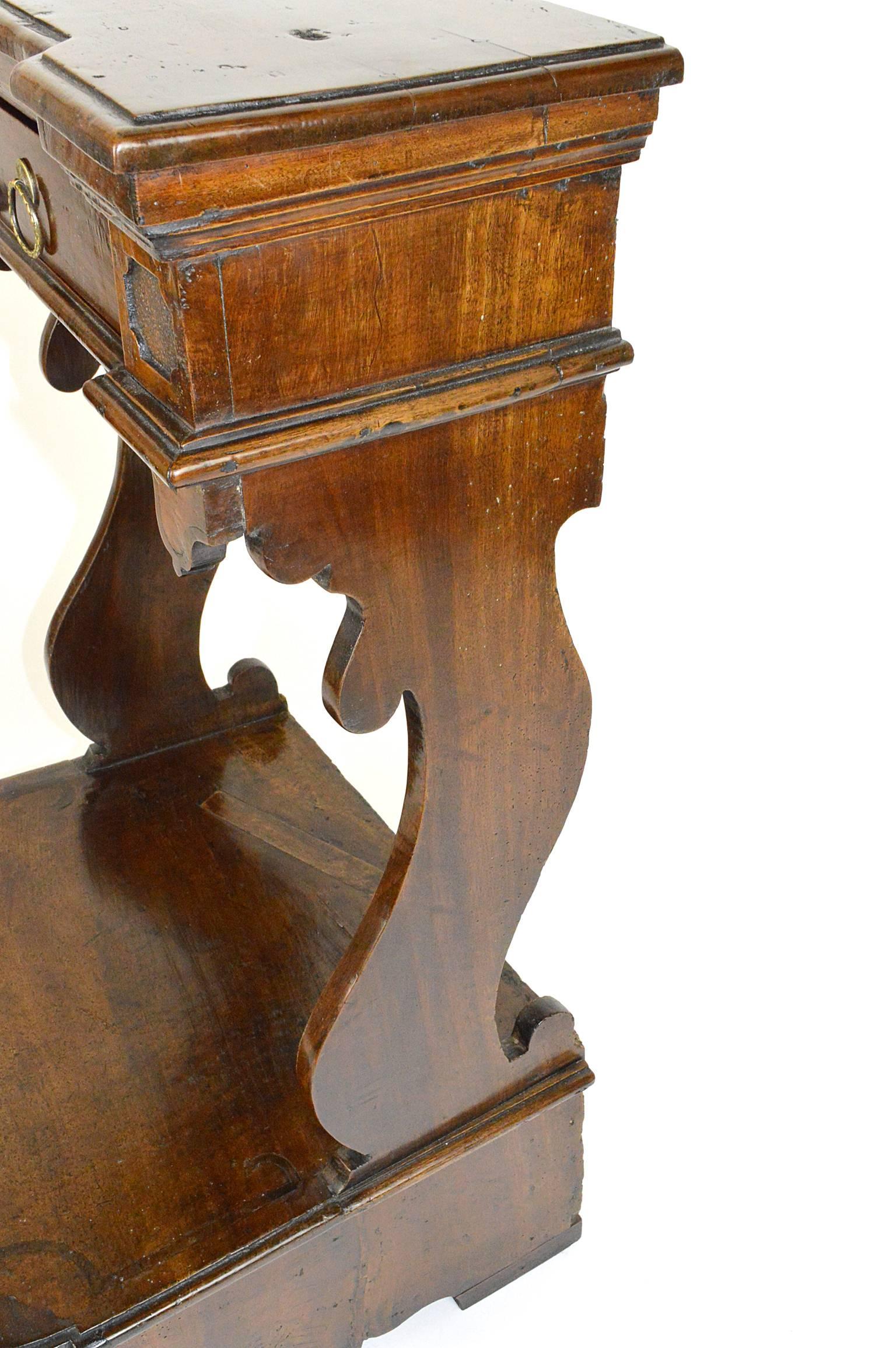 17th or 18th Century Italian Baroque Walnut Prie Dieu Cabinet In Good Condition For Sale In Atlanta, GA