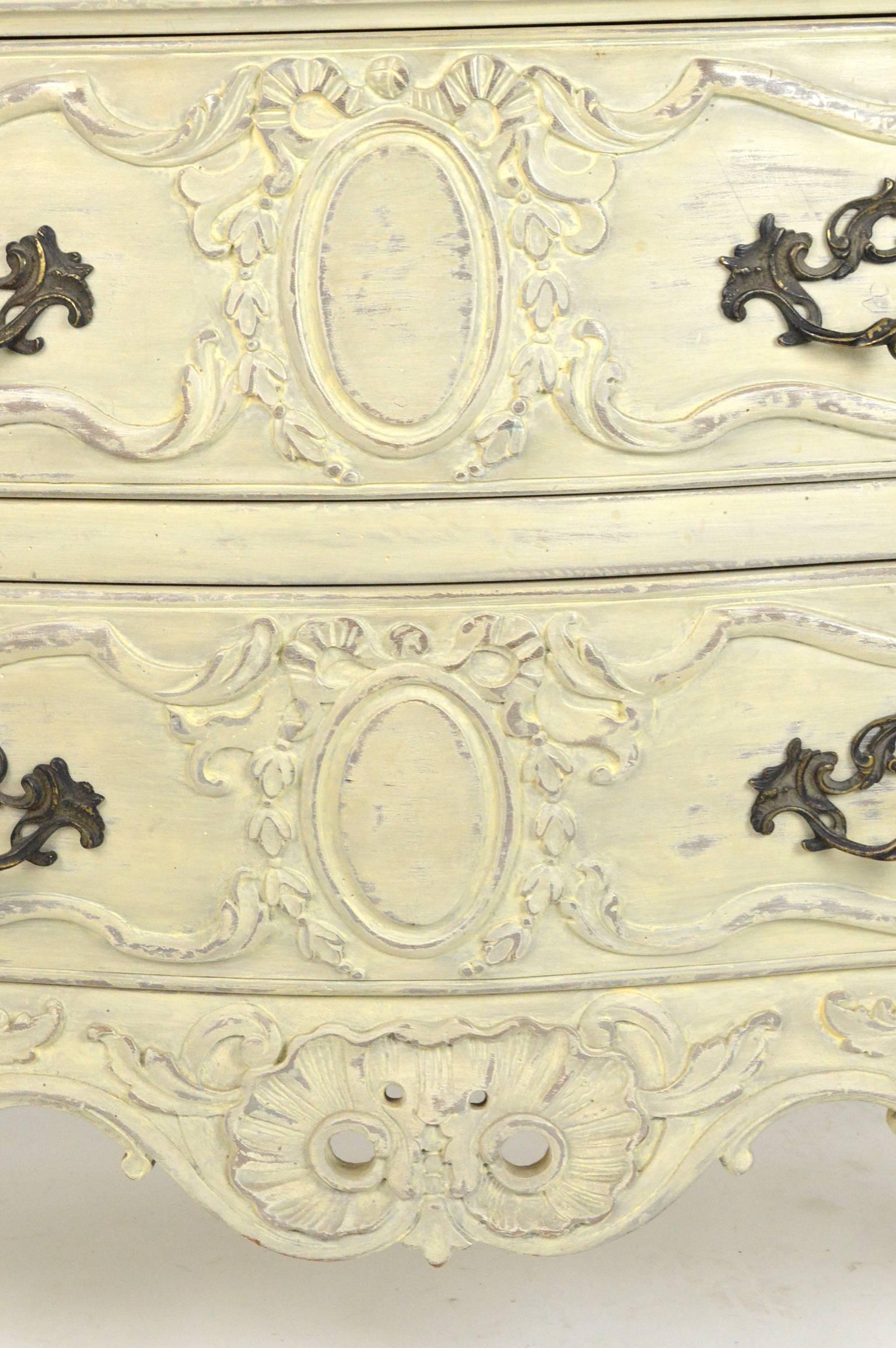 French Baroque Style Painted Bombe Commode In Good Condition For Sale In Atlanta, GA