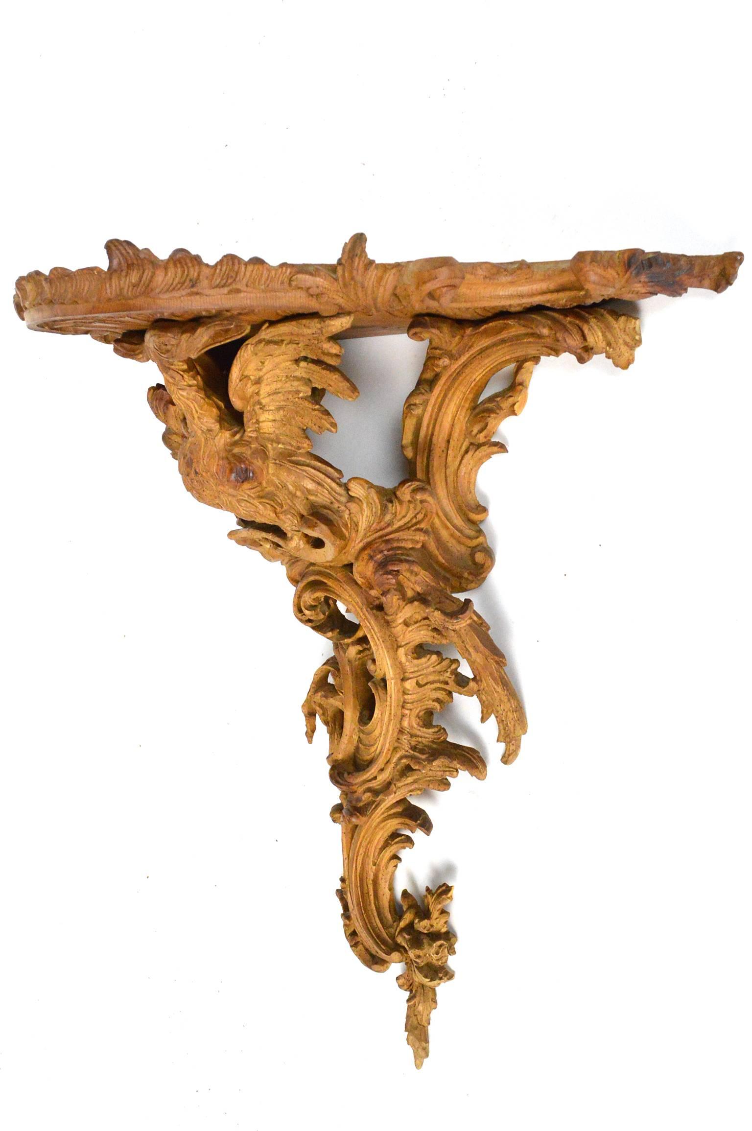 Pair of Fine Eagle Form Carved Wood Brackets In Good Condition In Atlanta, GA