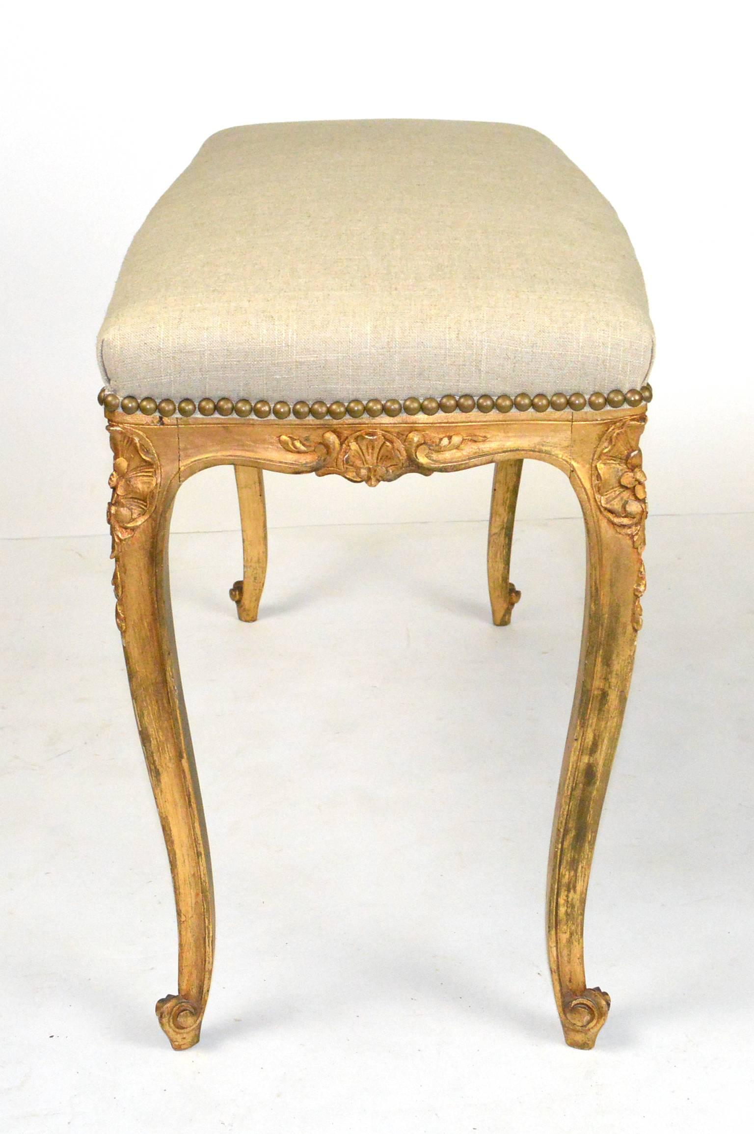 French Louis XVI Style Carved and Giltwood Bench For Sale 3