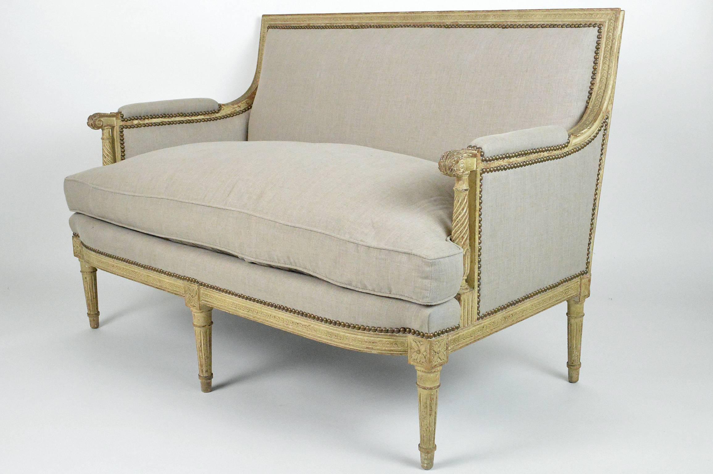 Louis XVI style French settee with original painted finish
Provenance: Foyer of Joan Rivers NYC Apartment.