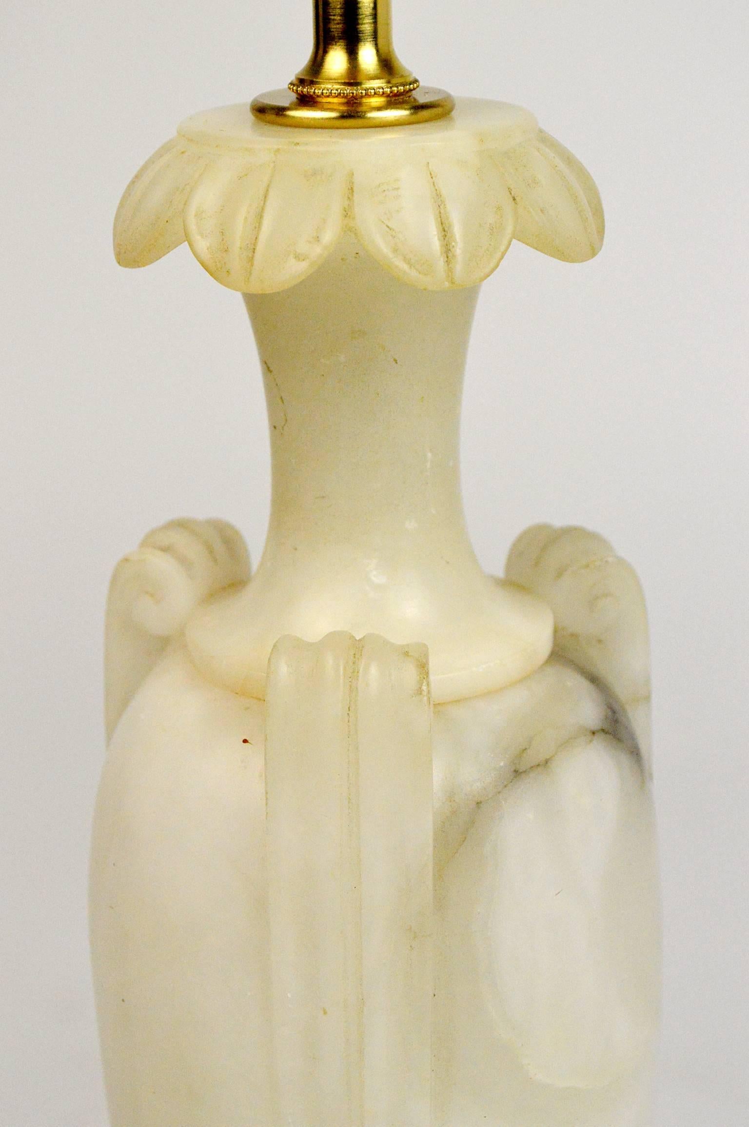 Neoclassical Style Italian Alabaster Table Lamp In Good Condition For Sale In Atlanta, GA