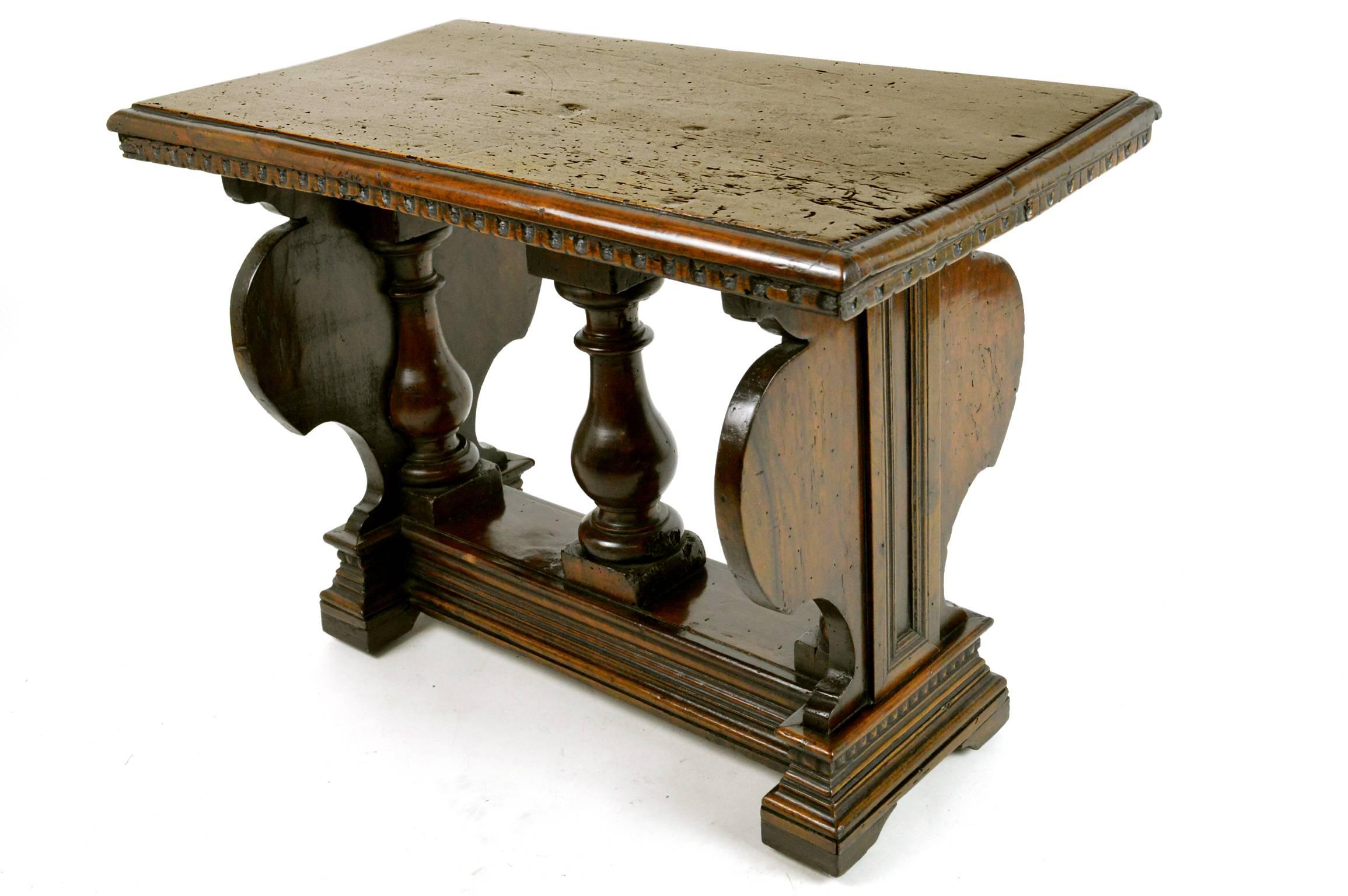 18th Century Renaissance Style Italian Walnut Side Table For Sale 2