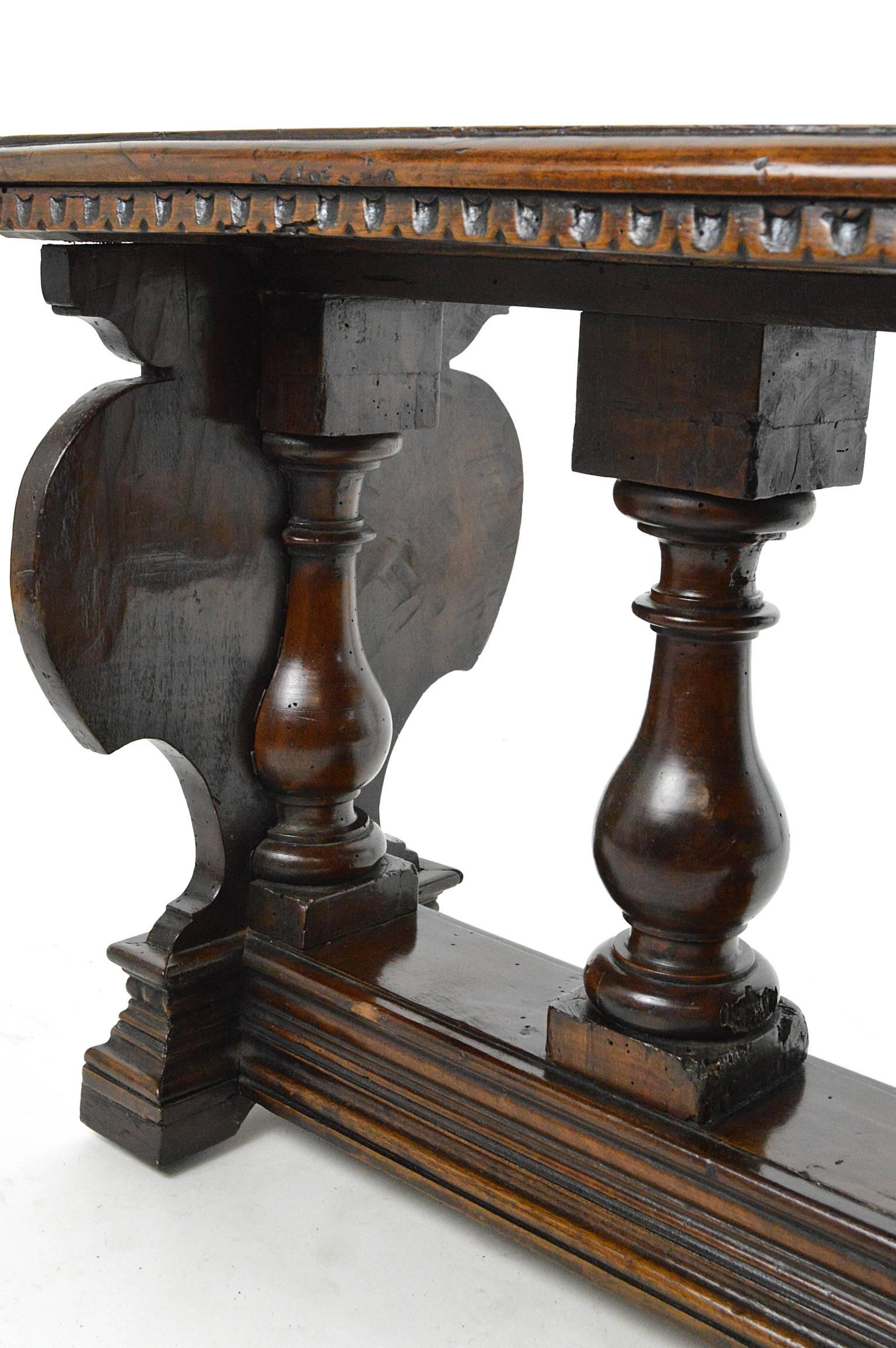 18th Century Renaissance Style Italian Walnut Side Table For Sale 3
