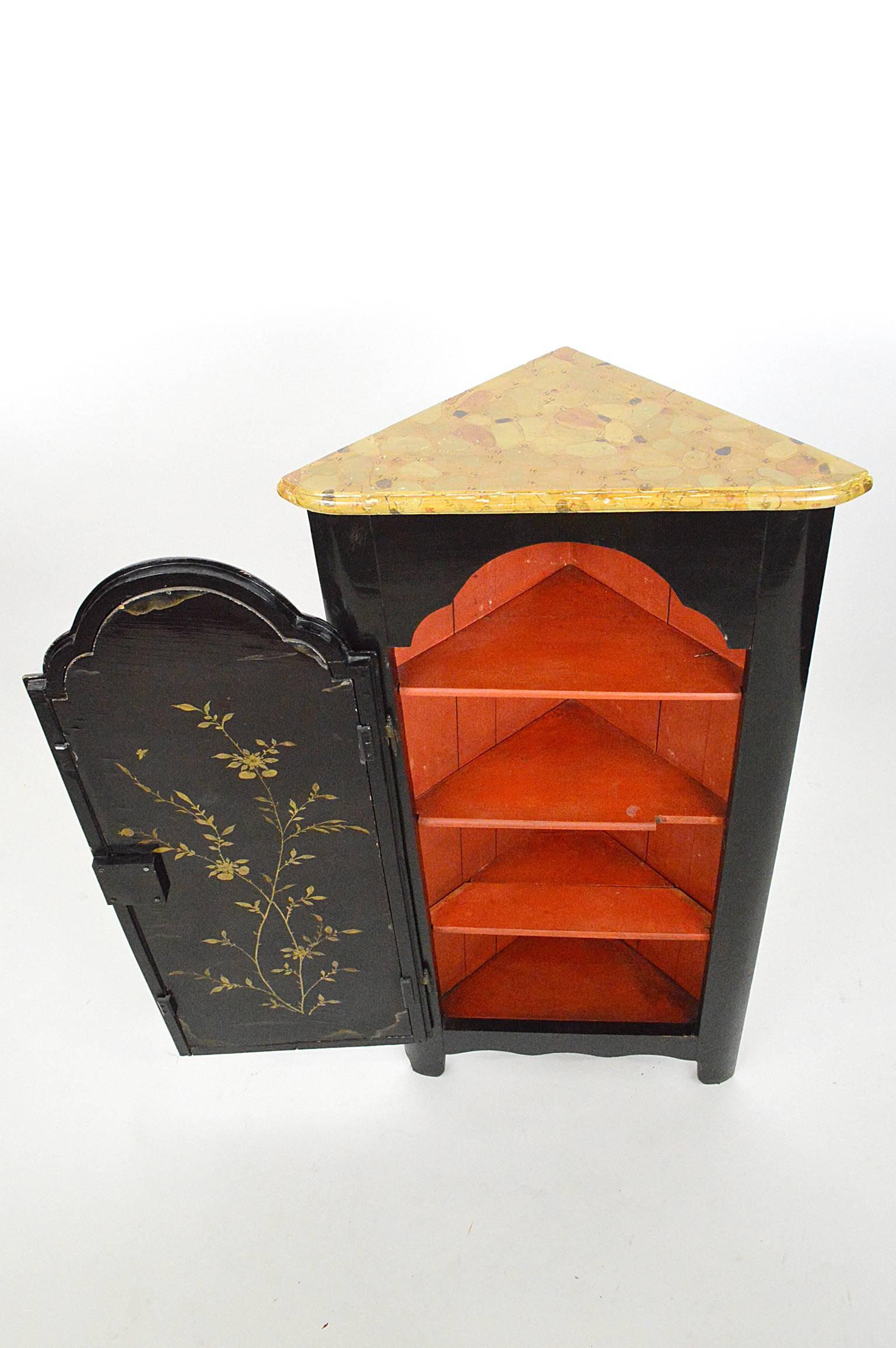 Pair of English Chinoiserie Corner Cabinets In Good Condition For Sale In Atlanta, GA