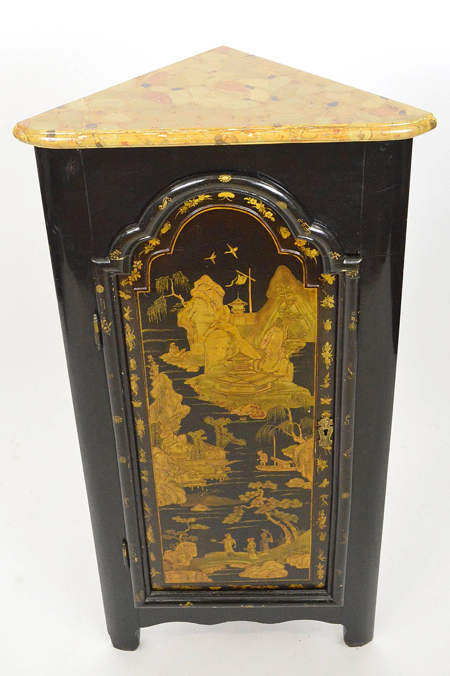 Painted Pair of English Chinoiserie Corner Cabinets For Sale