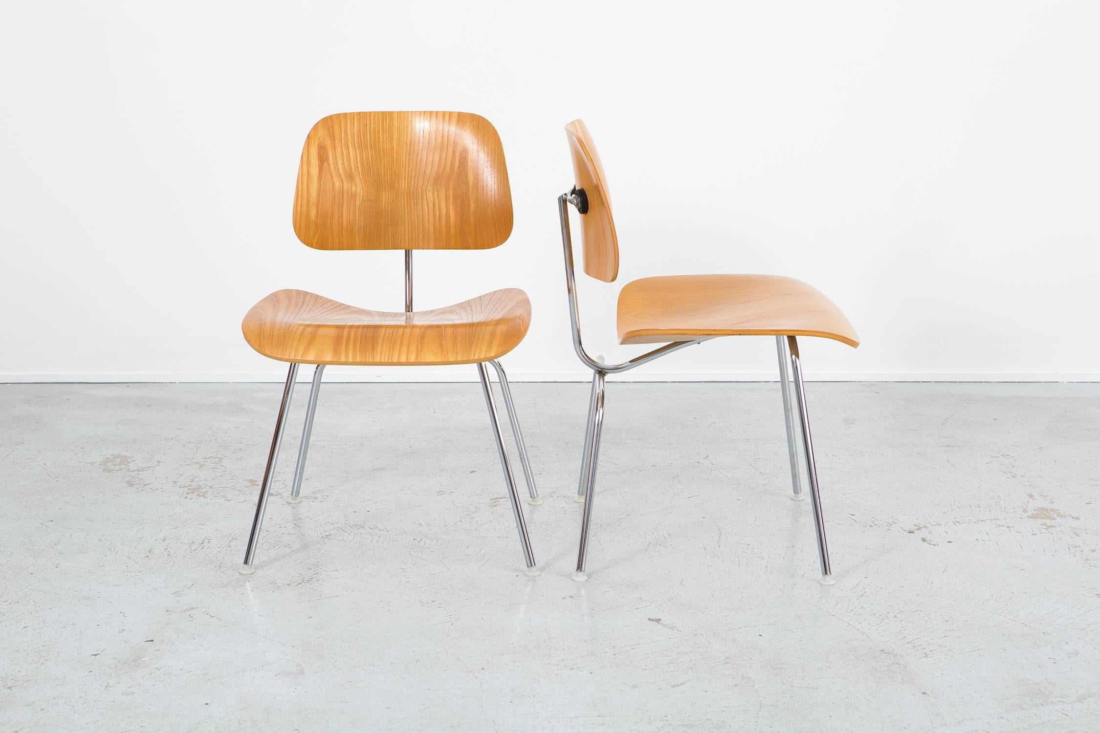 American Set of Four Mid-Century Modern Eames Dining Chairs for Herman Miller