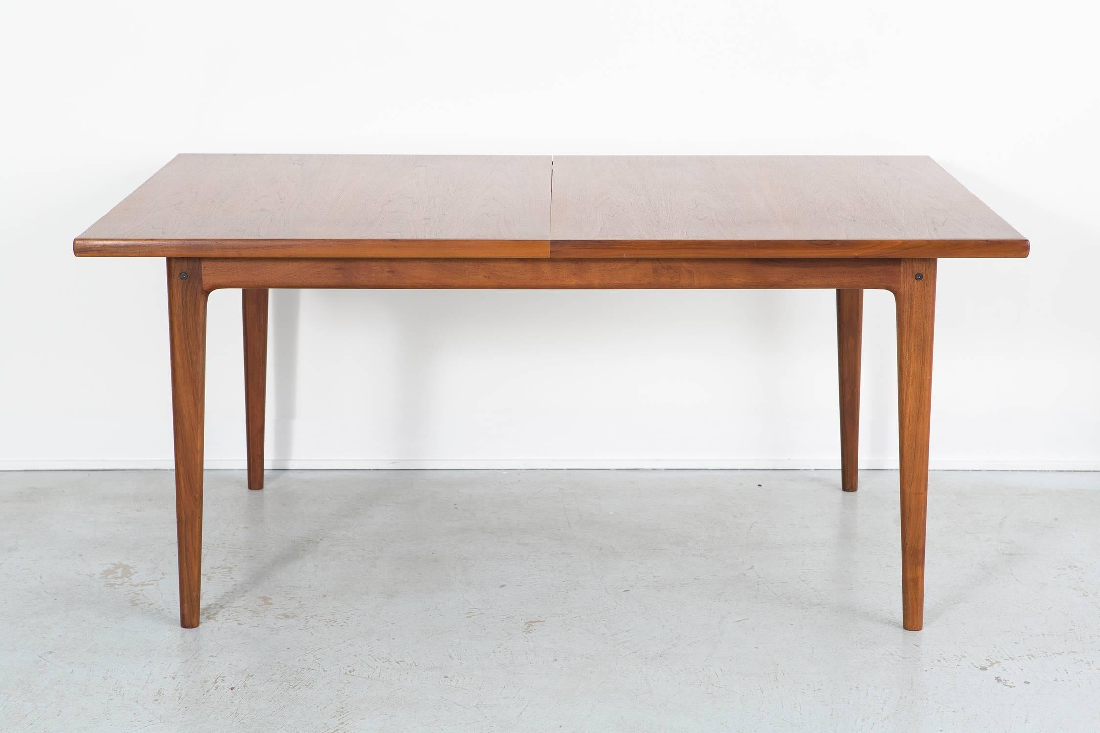 Mid-Century Modern Folke Ohlsson for Dux Dining Table  In Excellent Condition In Chicago, IL