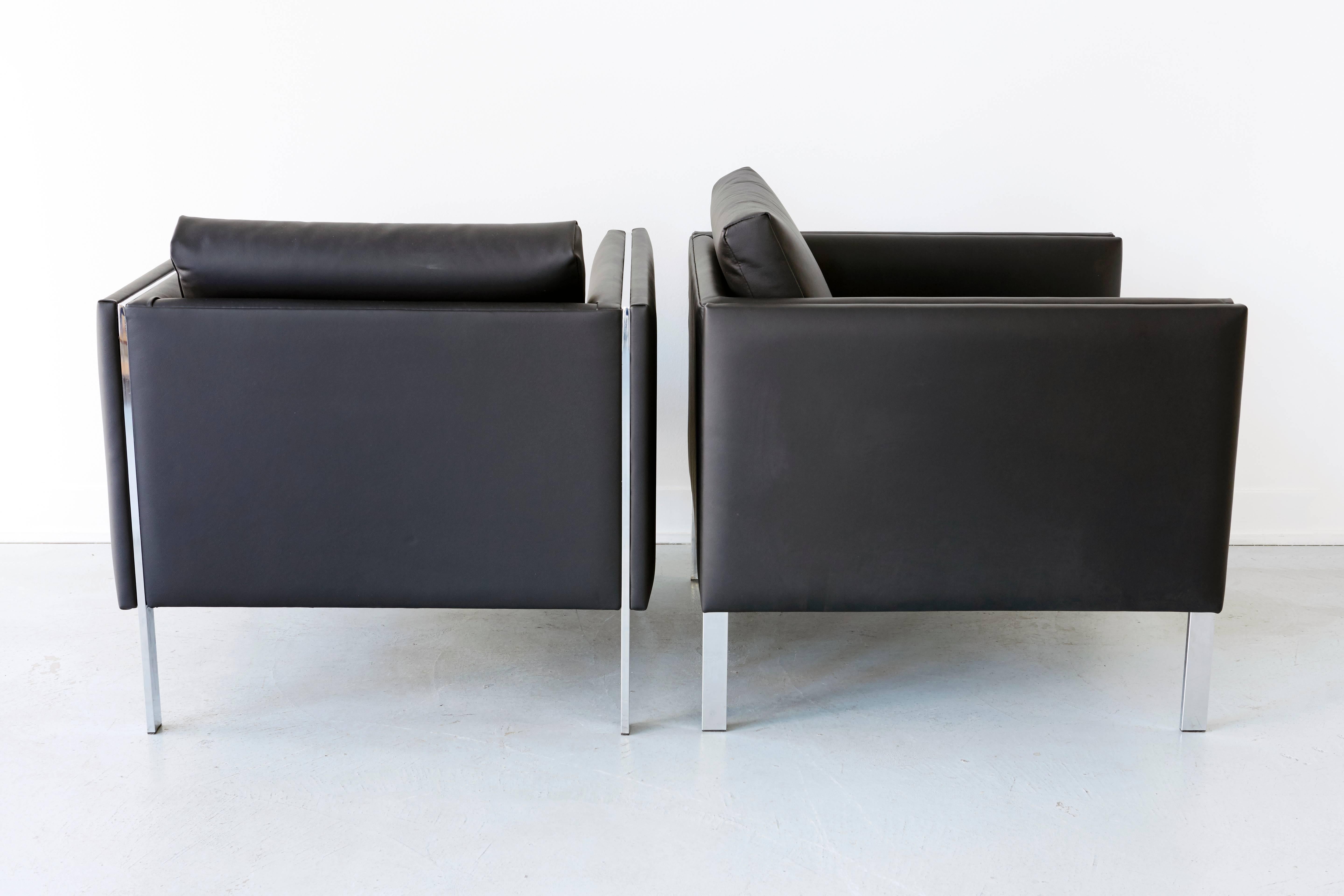 Mid-Century Modern Set of Mid-Century Lounge Chairs by Milo Baughman