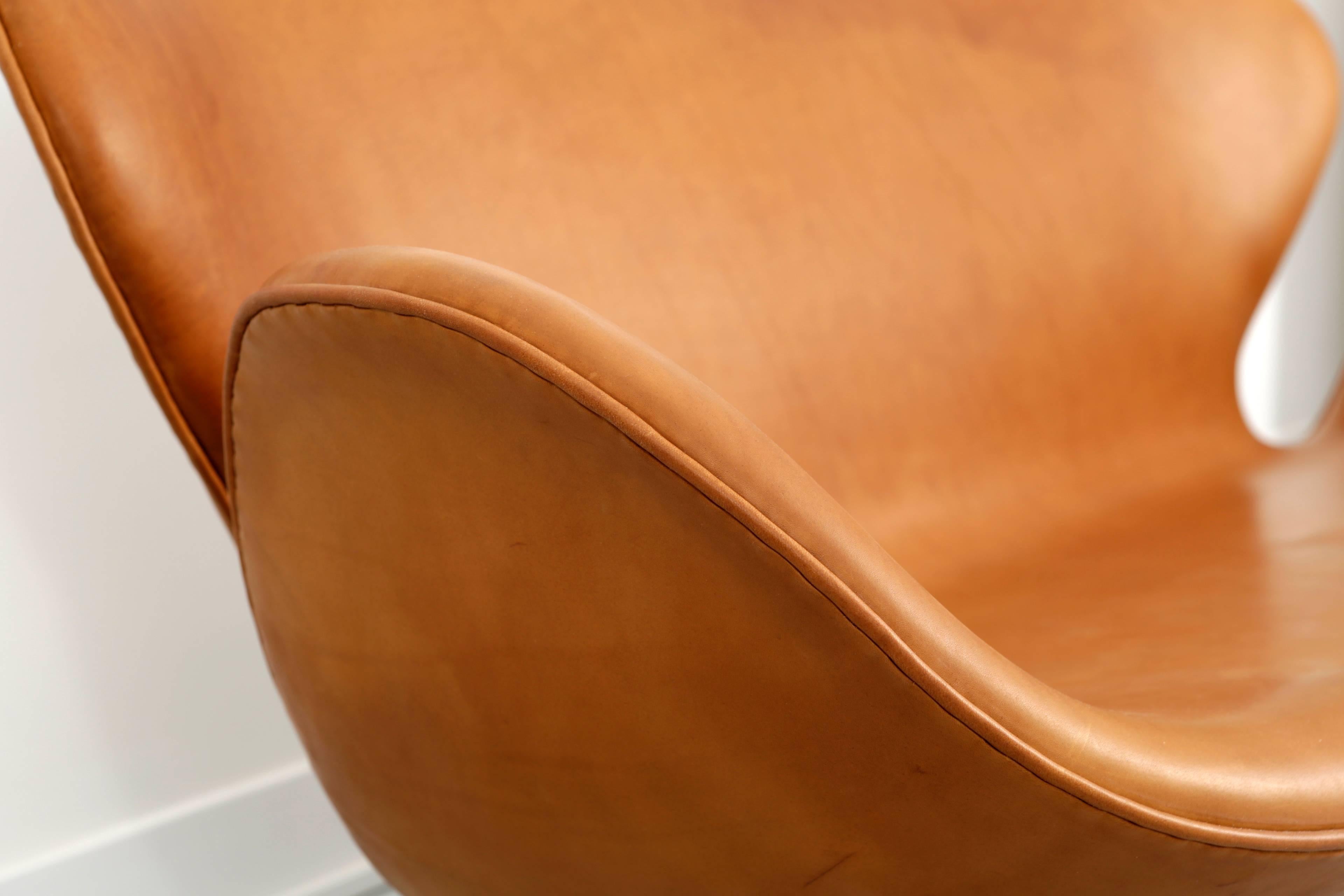 Danish Arne Jacobsen Swan Sofa Reupholstered in Cognac Leather 