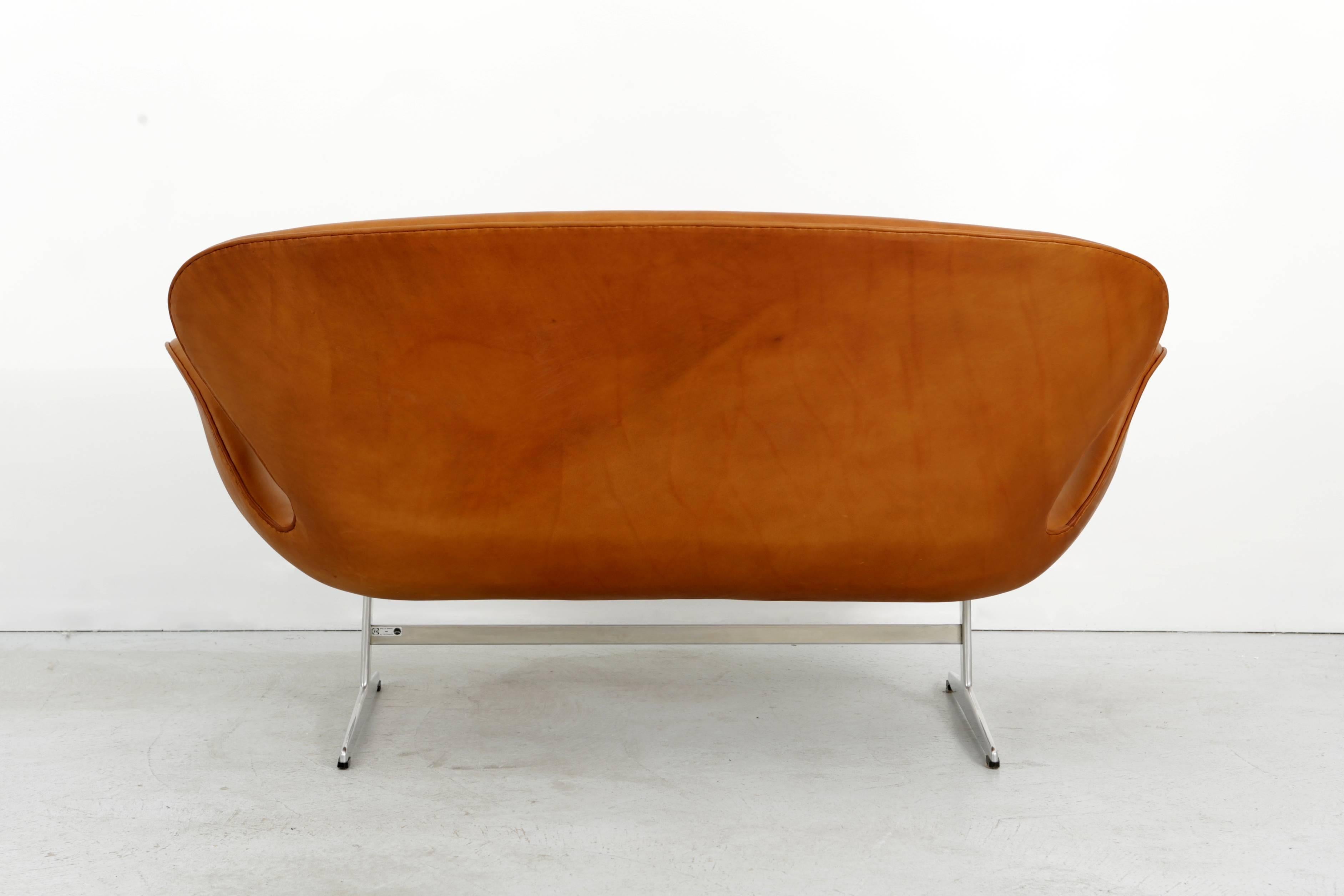 Mid-Century Modern Arne Jacobsen Swan Sofa Reupholstered in Cognac Leather 