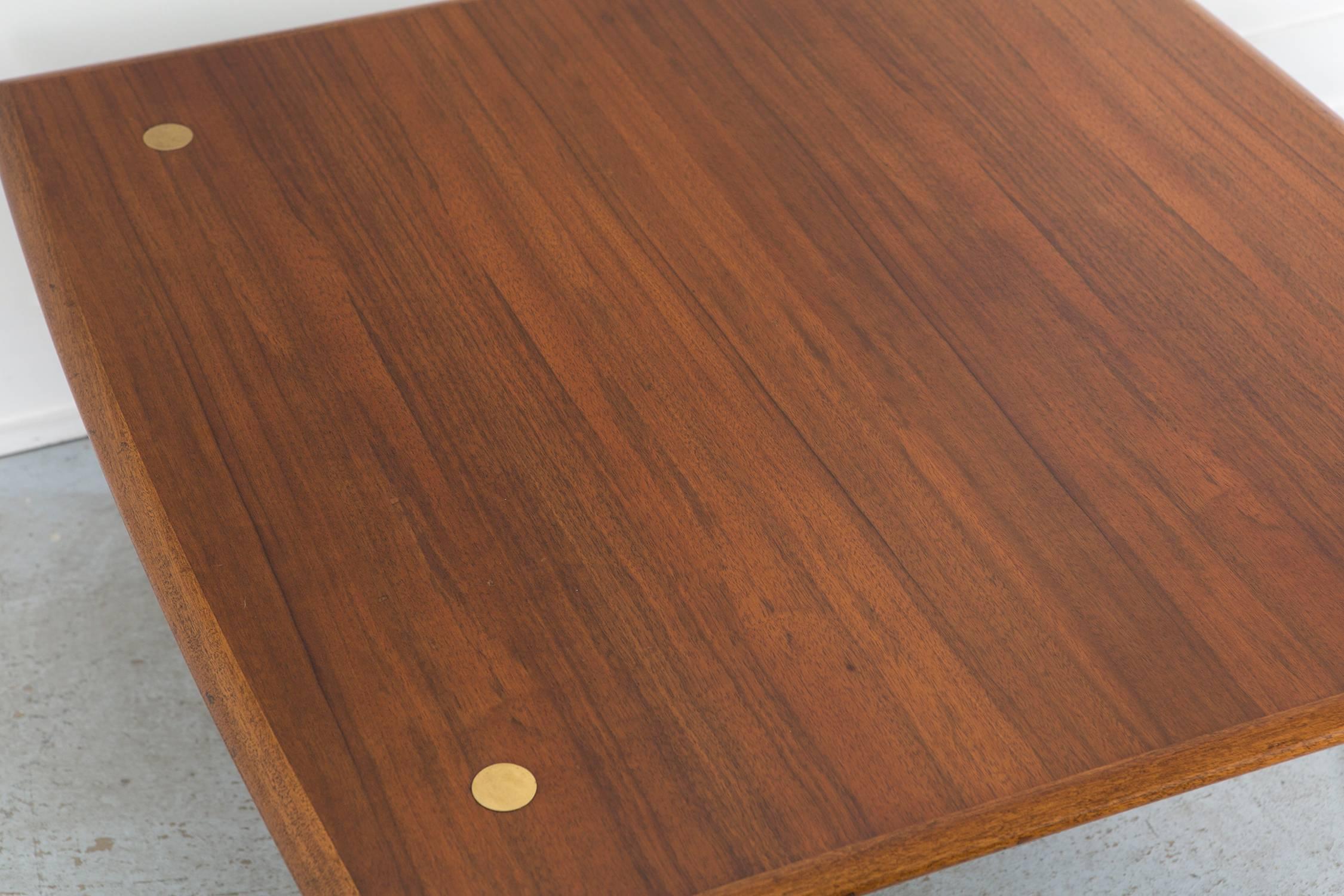 Mid-Century Modern DUX Coffee Table In Excellent Condition For Sale In Chicago, IL
